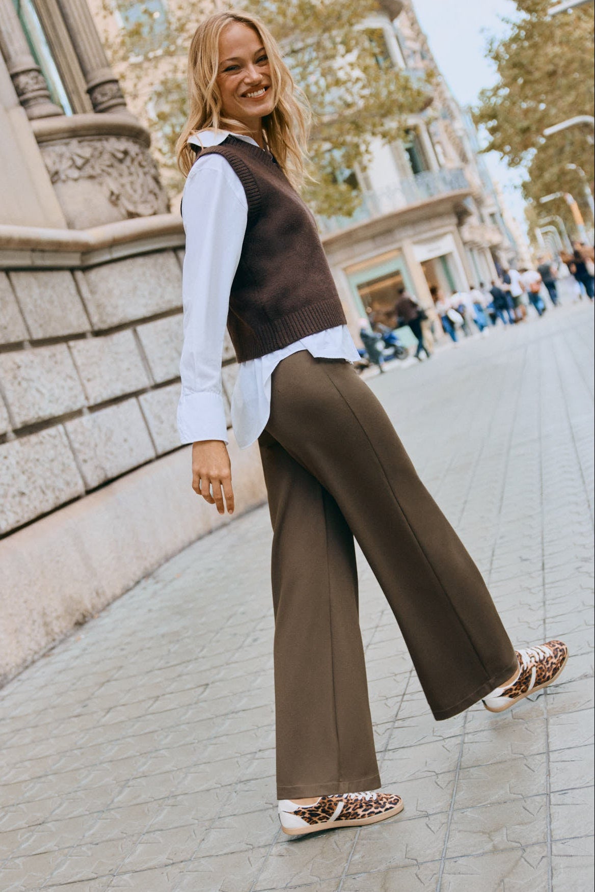 High-rise wide-leg trousers with decorative buttons, olive green