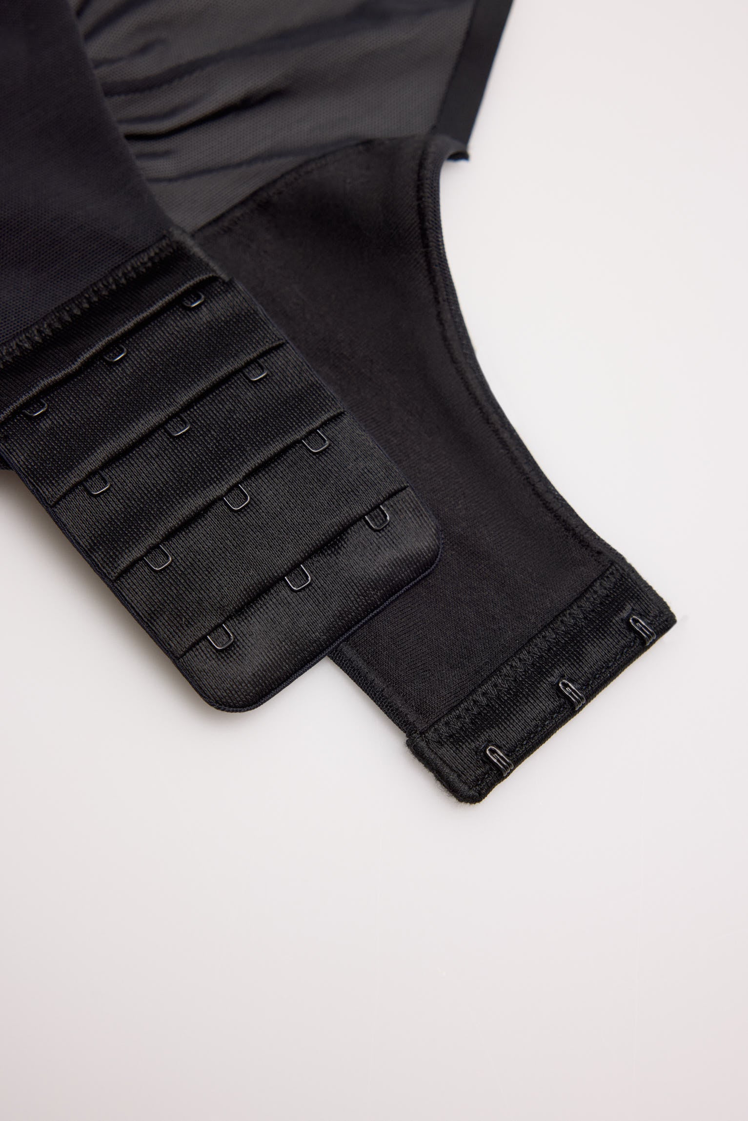 10189-05-nomarks-body-de-control-con-acabados-invisibles-negro-ysabel-mora