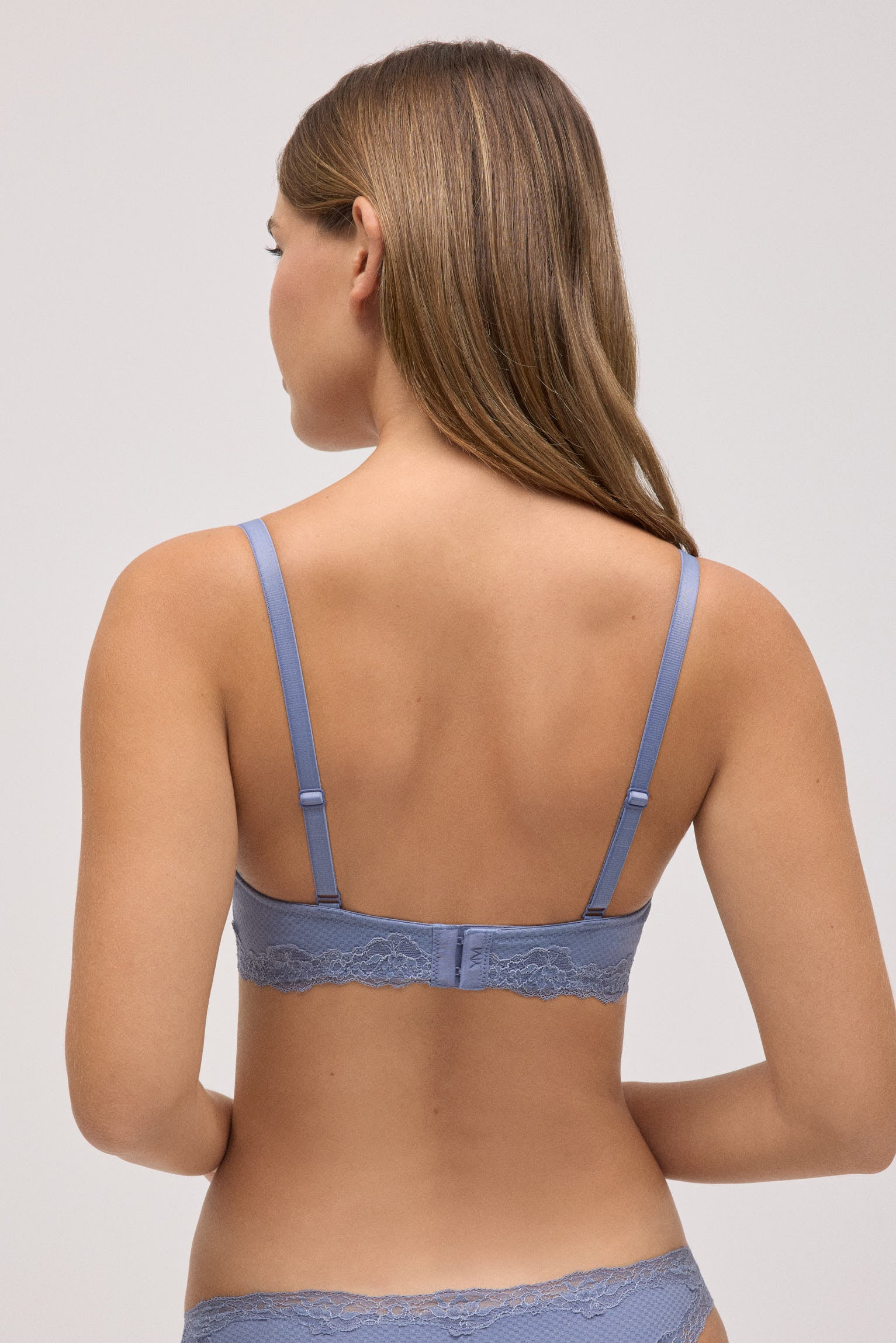 10768-2-sujetador-con-aro-con-relleno-con-encaje-azul