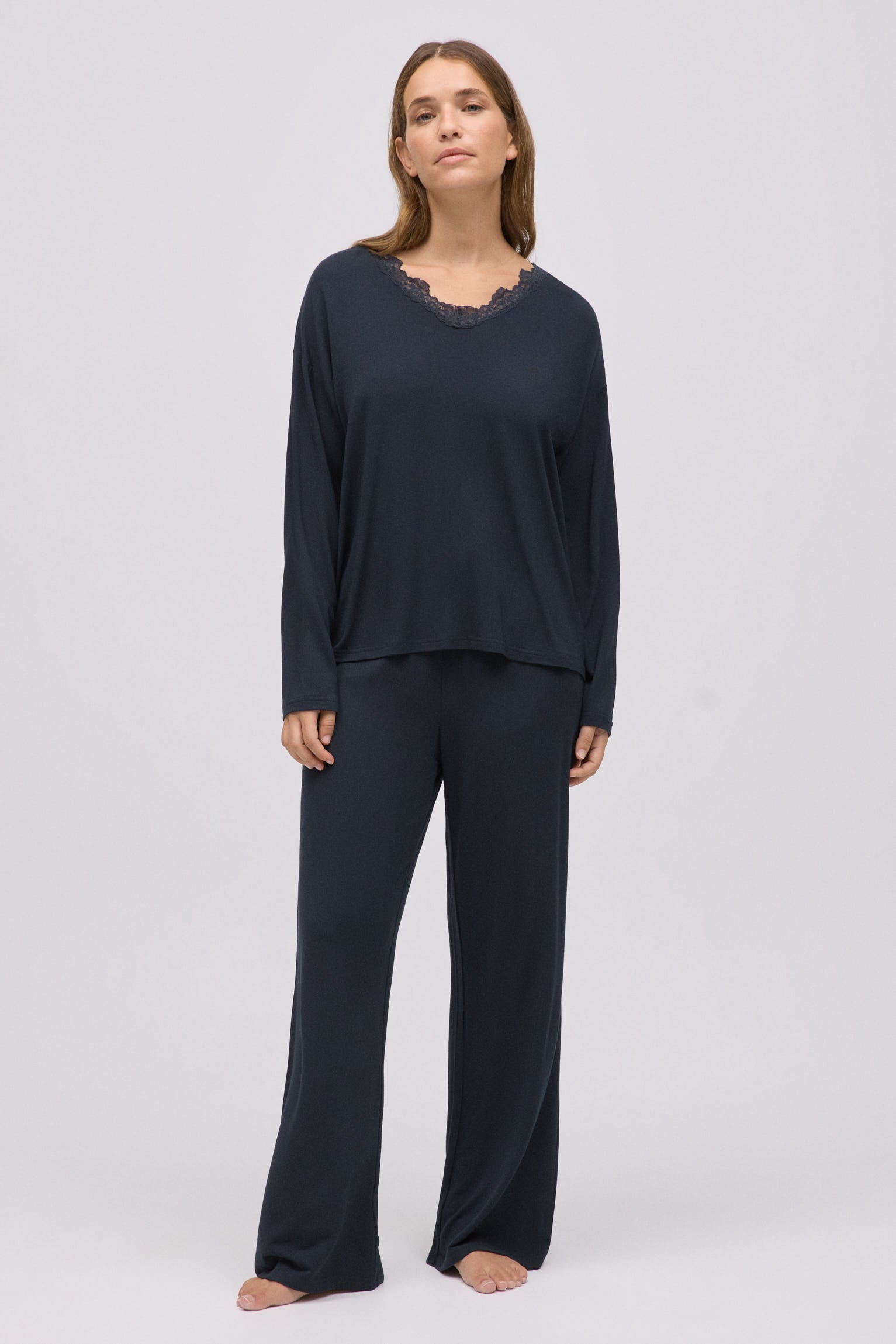 10773-1-pijama-largo-extra-suave-de-modal-ancho-negro