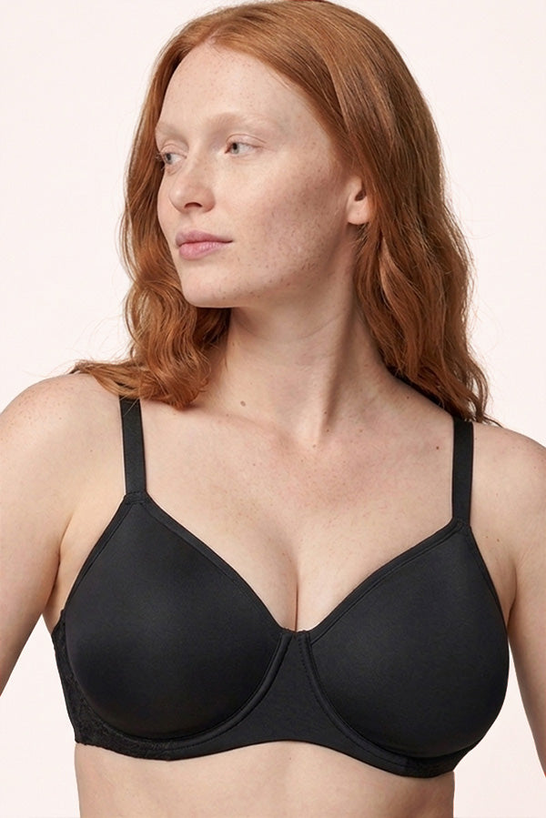 Underwire bra with no padding, black lace details