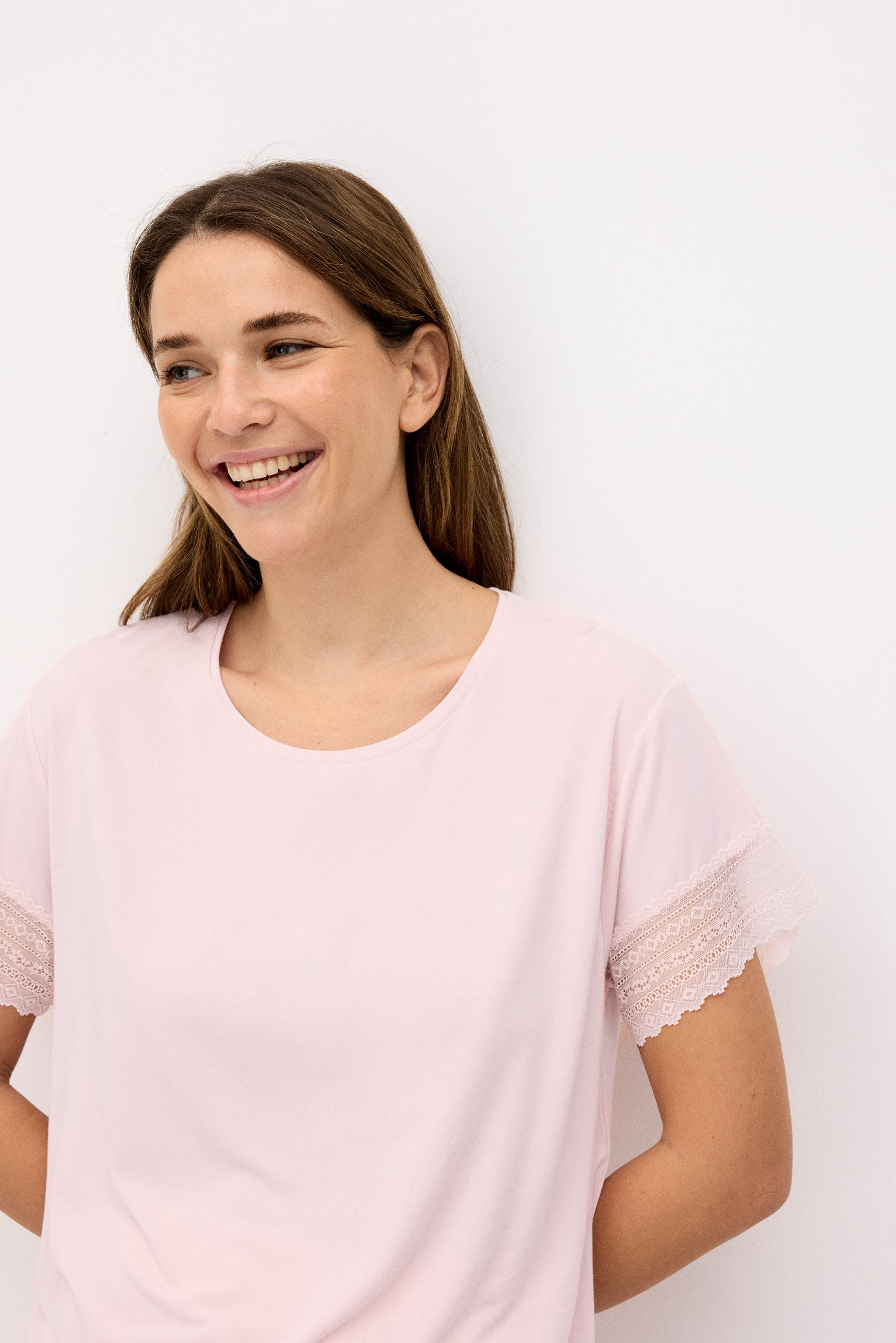 10821-5-pijama-ligero-camiseta-manga-corta-pantalon-capri-ancho-rosa-paula-echevarria