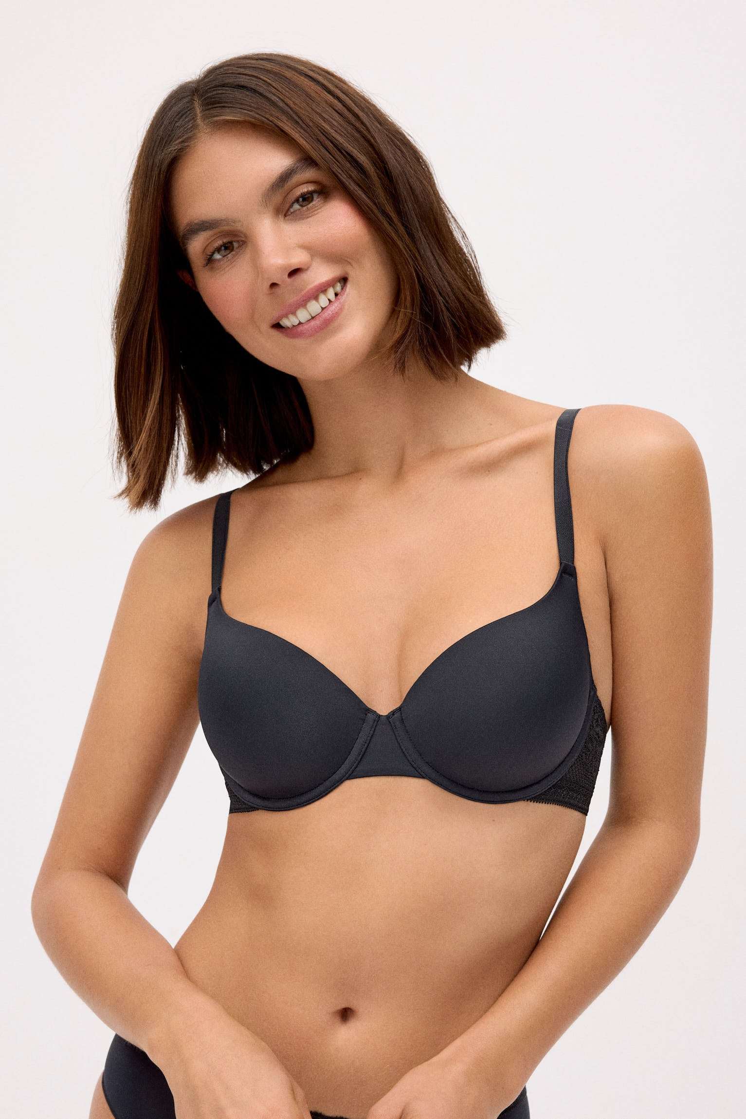 10829-1-sujetador-con-aro-con-relleno-encaje-negro-special-you-paula-echevarria