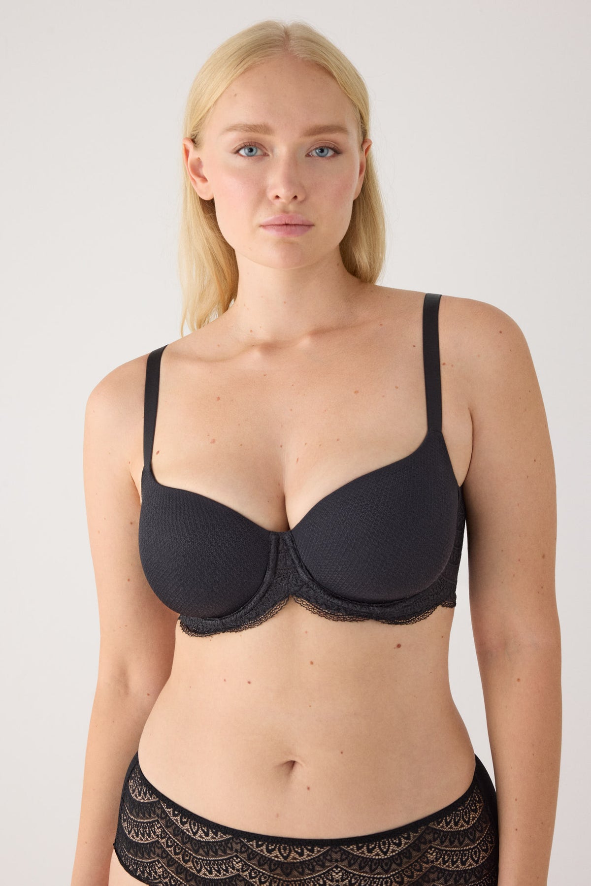 Black full-cup underwired padded bra