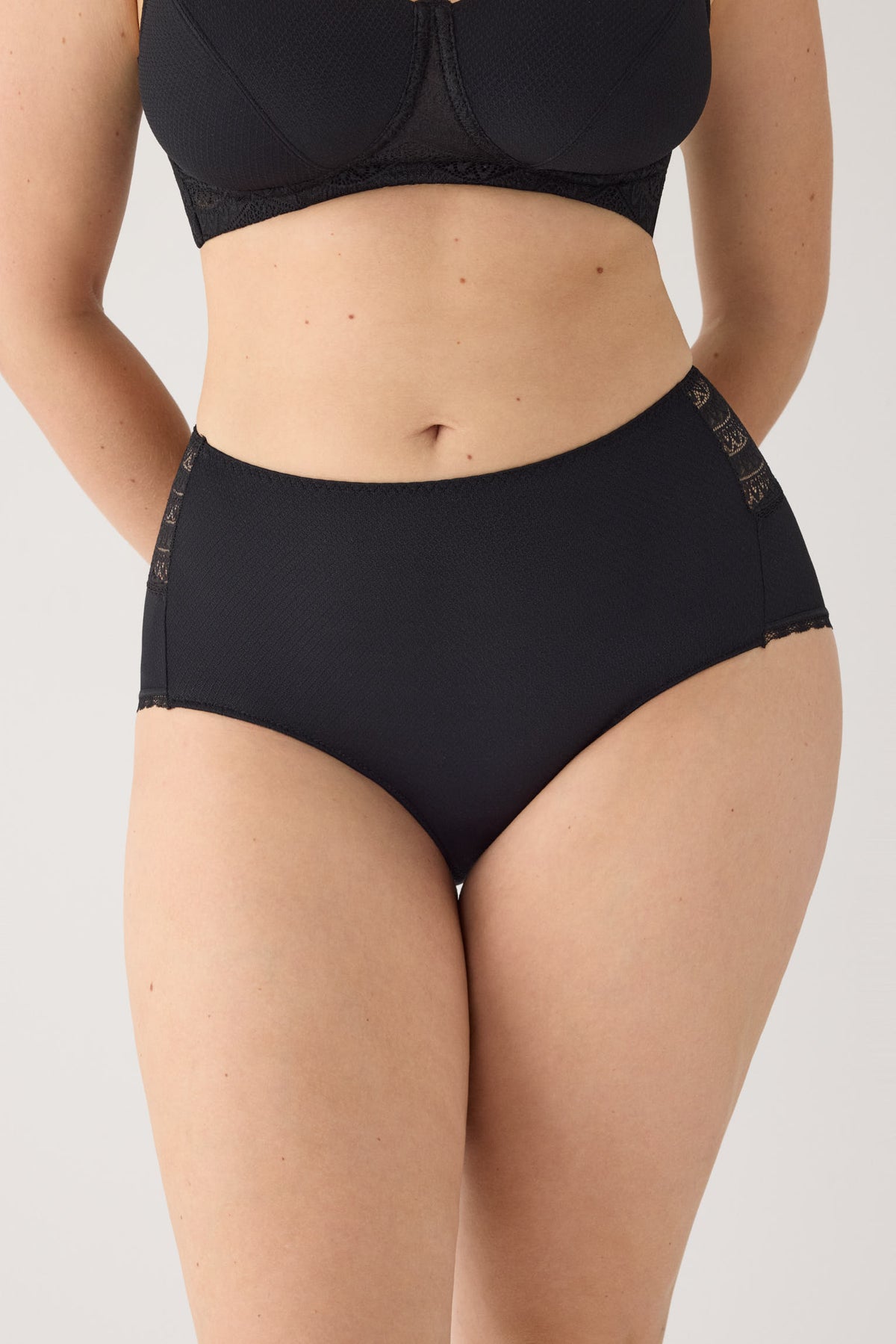 High-waist briefs lace black