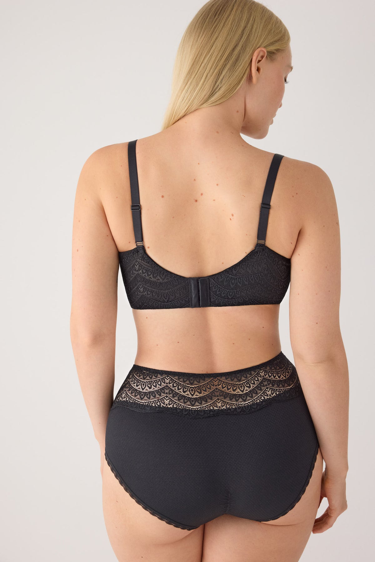 High-waist briefs lace black