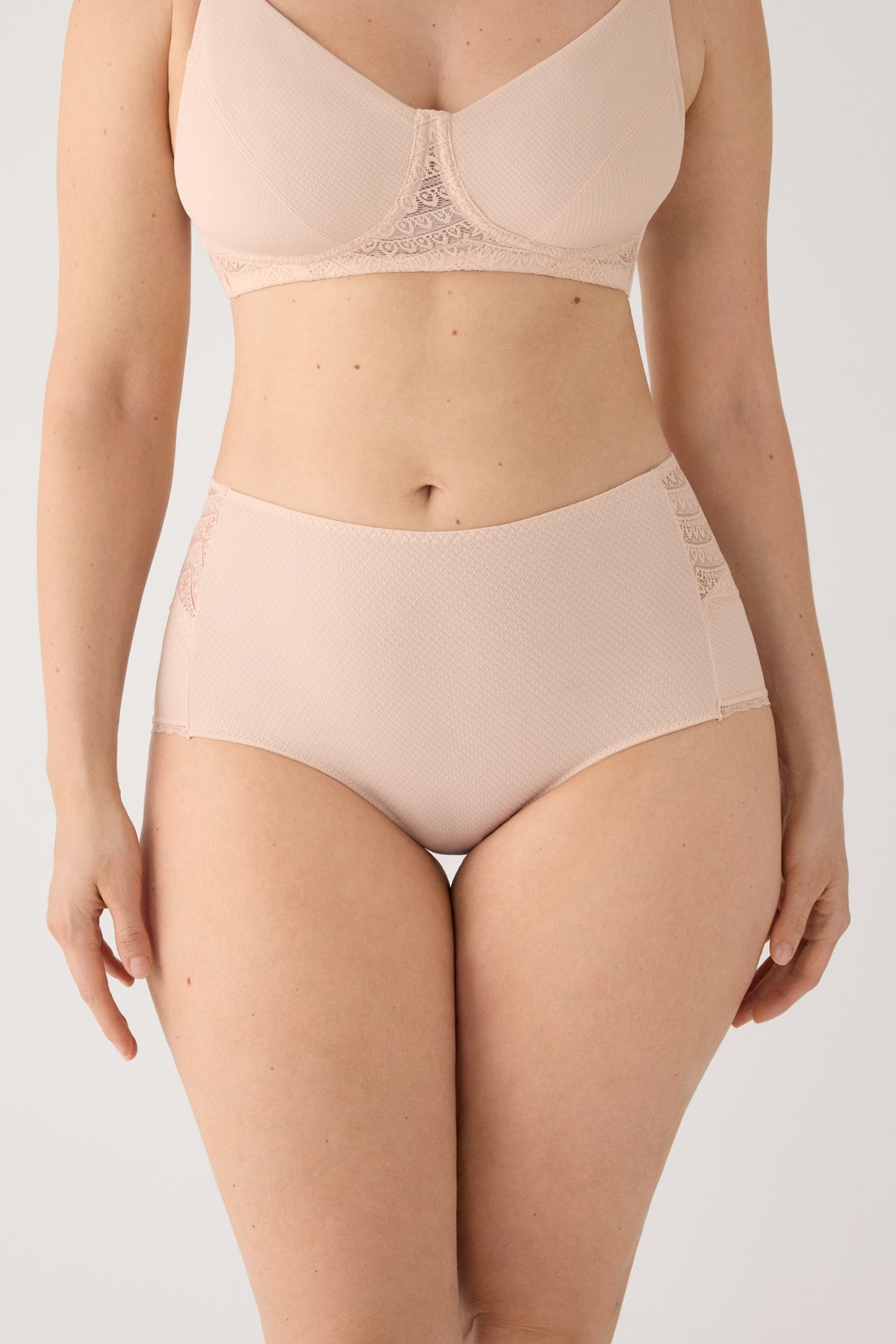 High-waist briefs lace nude