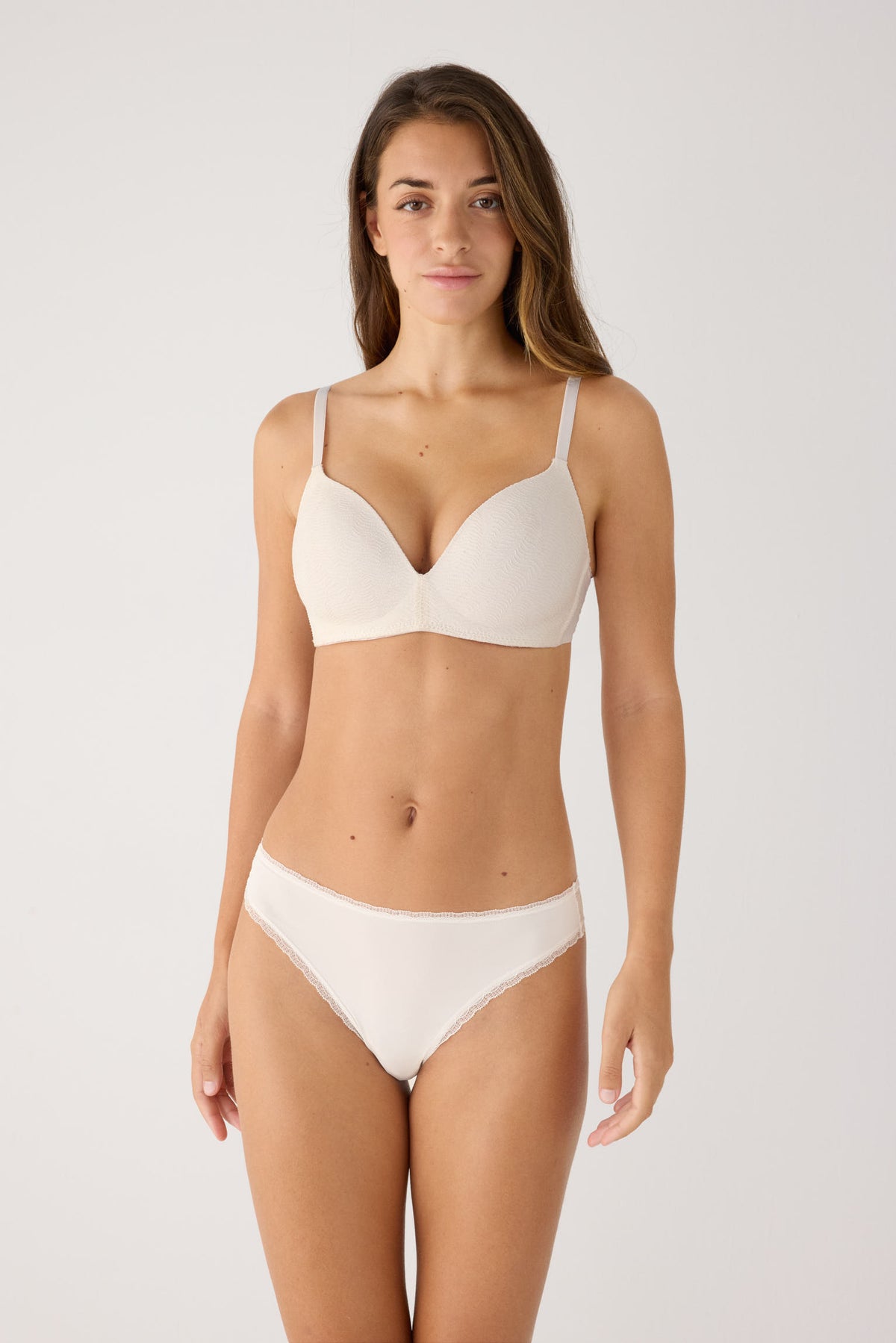 Ivory textured set: padded wireless bra and Brazilian briefs