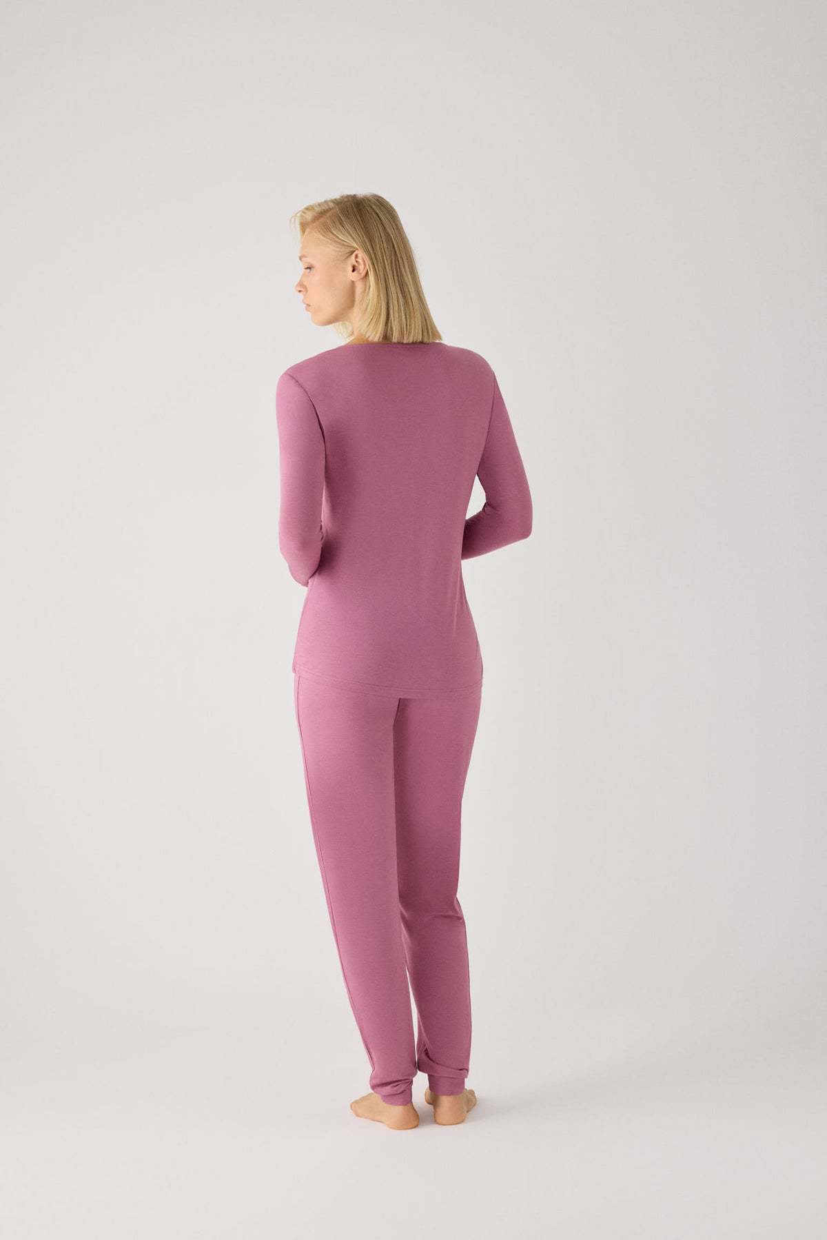 Lightweight soft women's long pyjamas with pink joggers