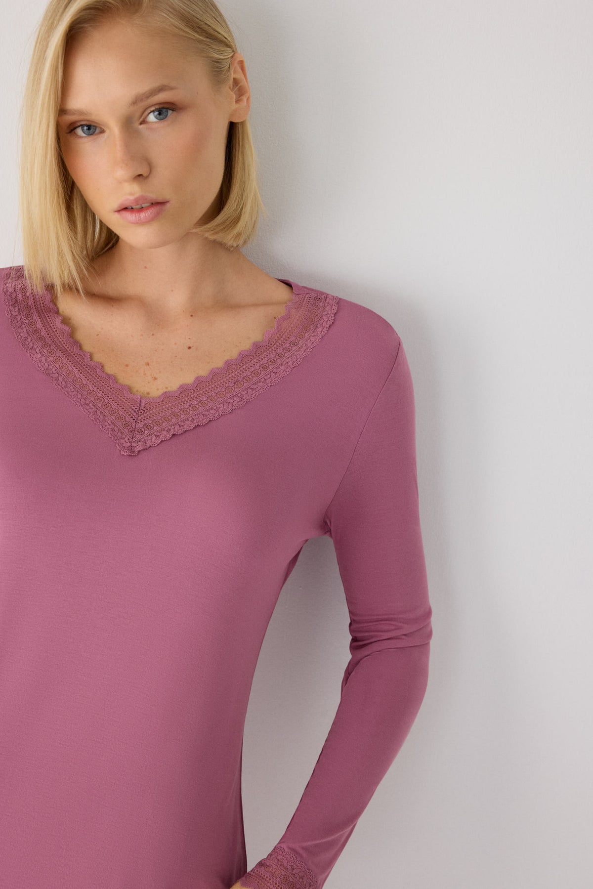 Lightweight soft women's long pyjamas with pink joggers