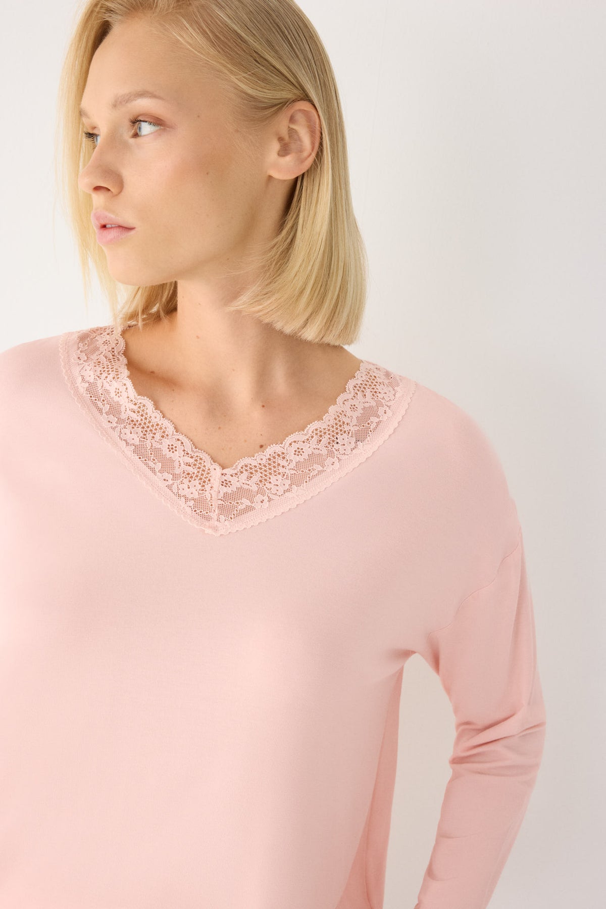 Lightweight soft women's long pyjamas with nude wide-leg trousers