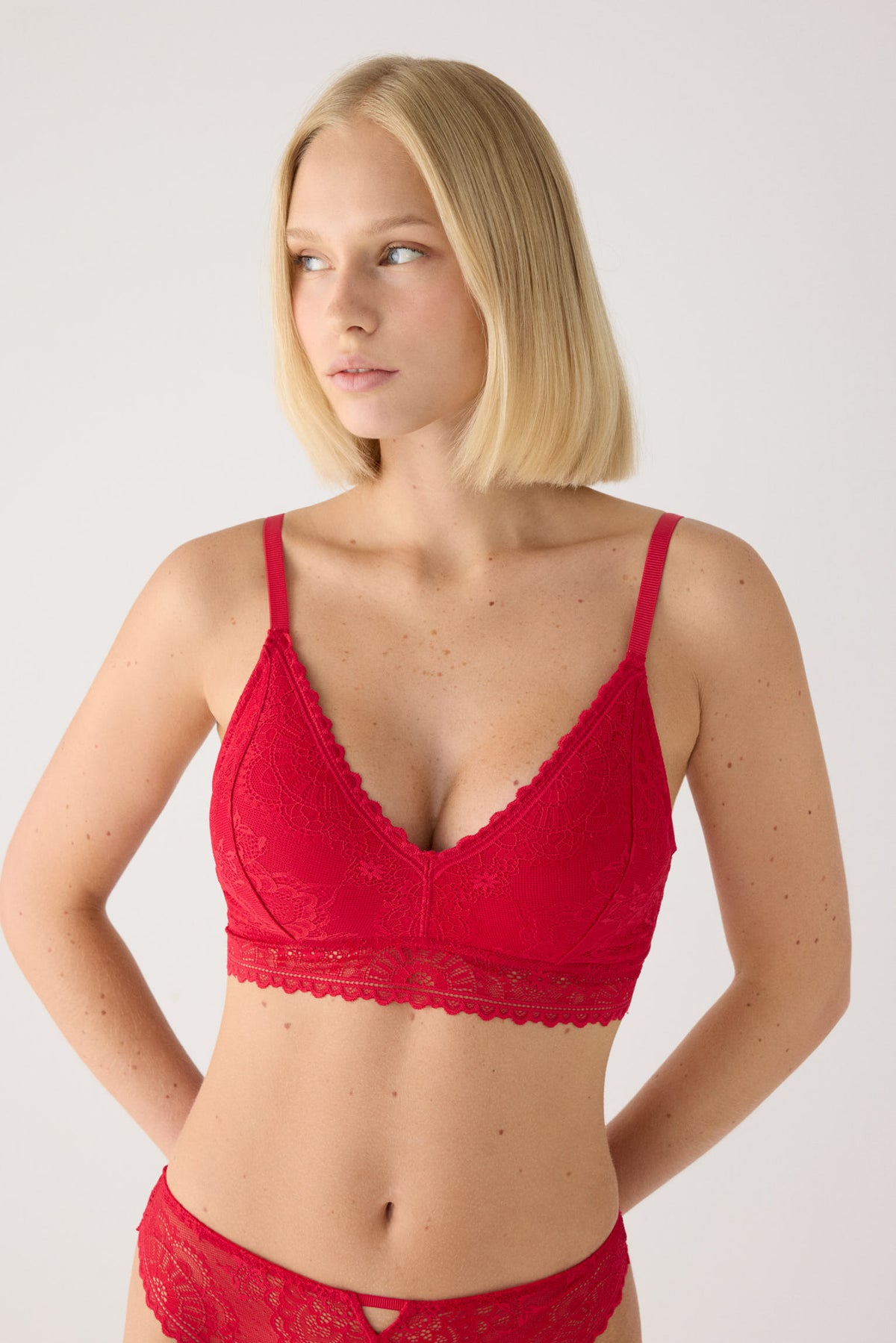 Red lace padded wireless bralette | Paula Echevarría