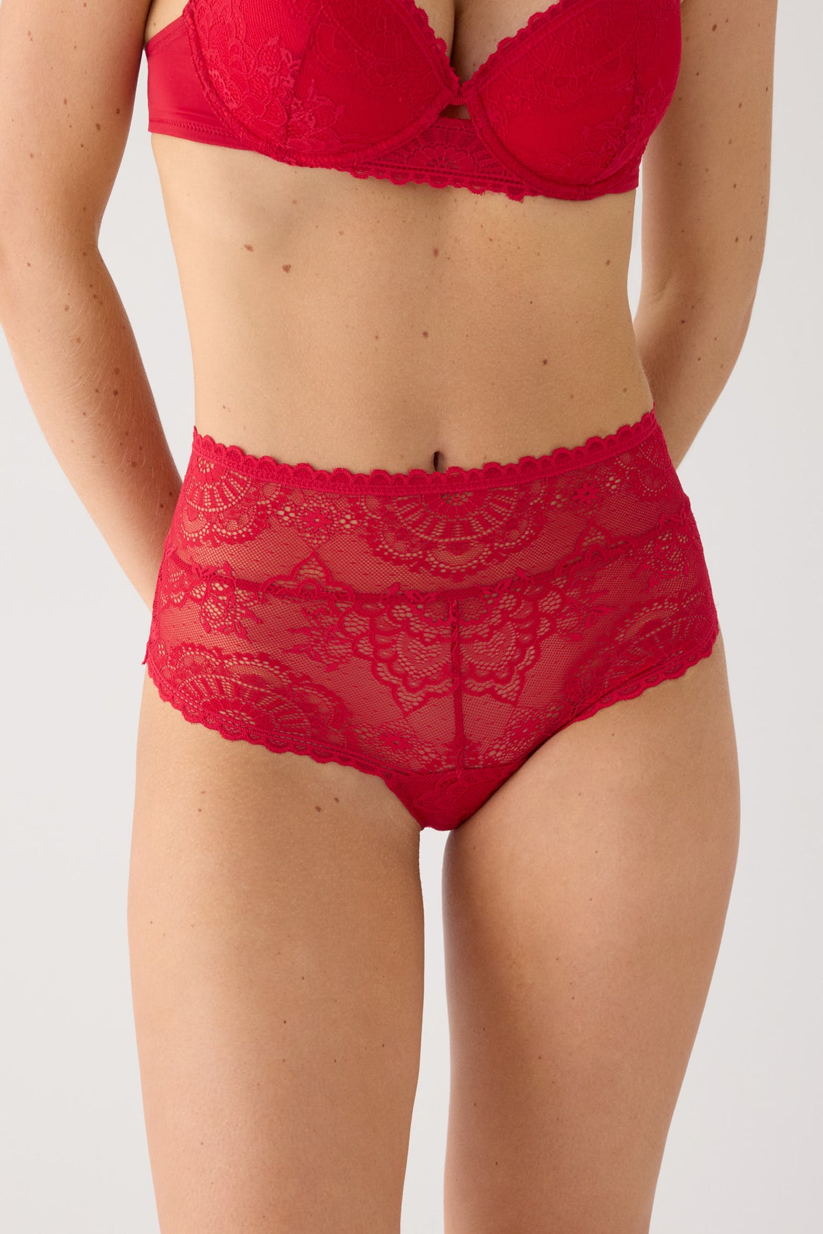 High-waist briefs lace red
