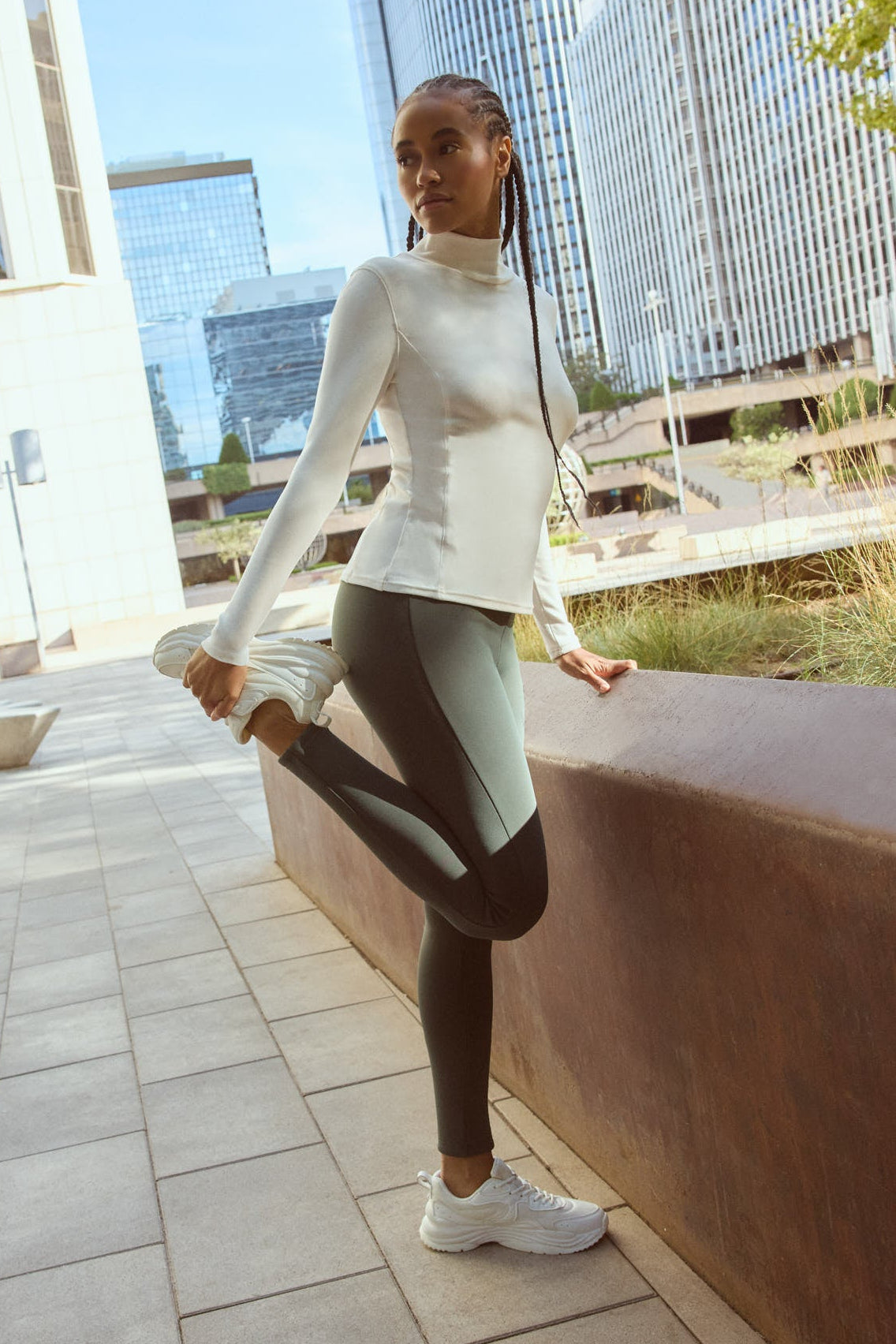 Women's green high-rise sports leggings with cotton feel