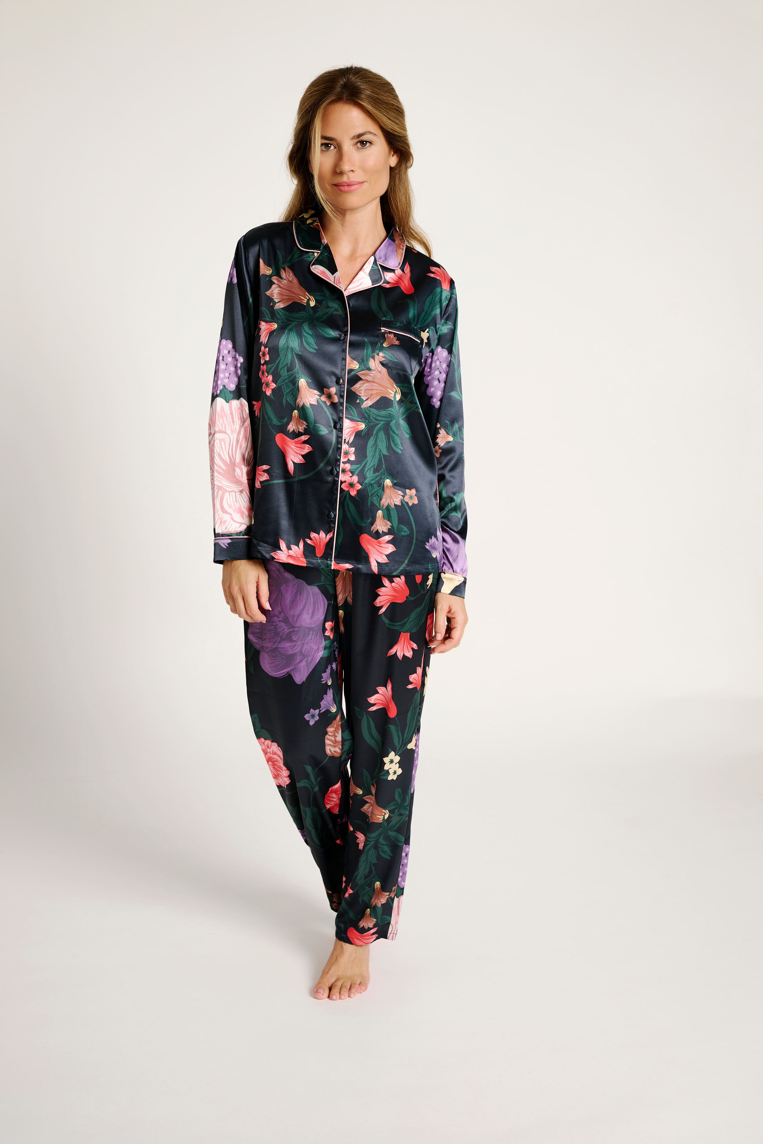 12011010-1-pijama-camisero-satinado-estampado-floral