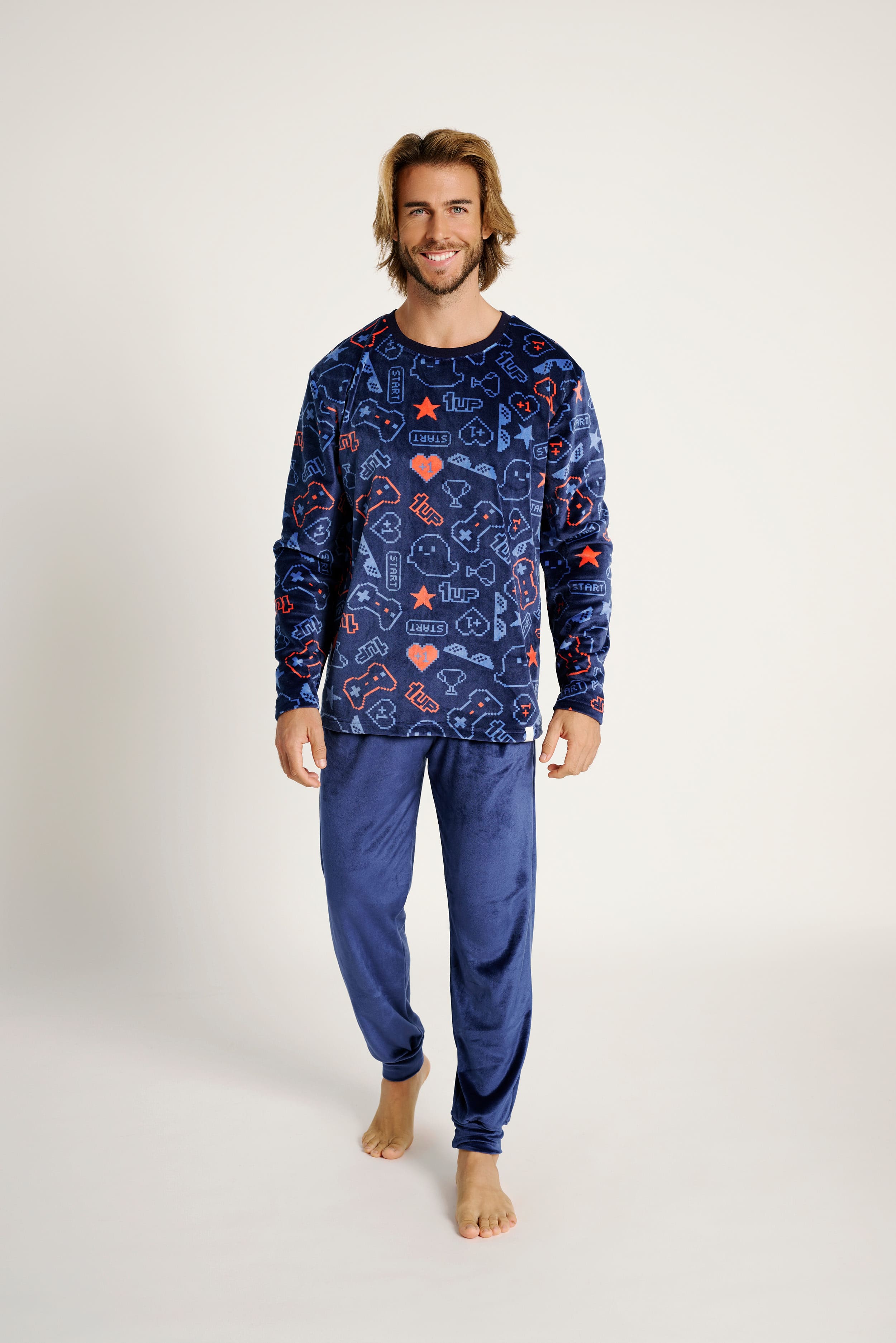 13011026-1-pijama-largo-hombre-pelo-suave-estampado-gamer