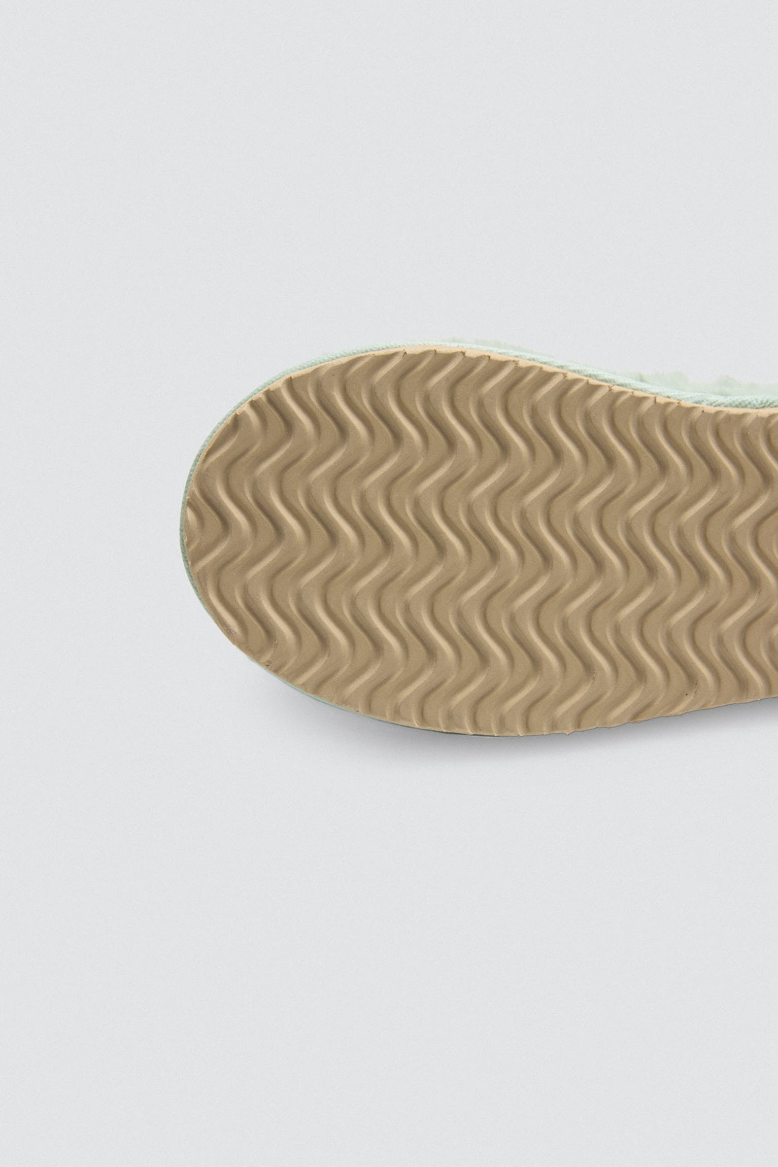 14151-5-zapatillas-de-casa-pompones-y-pelo-suave