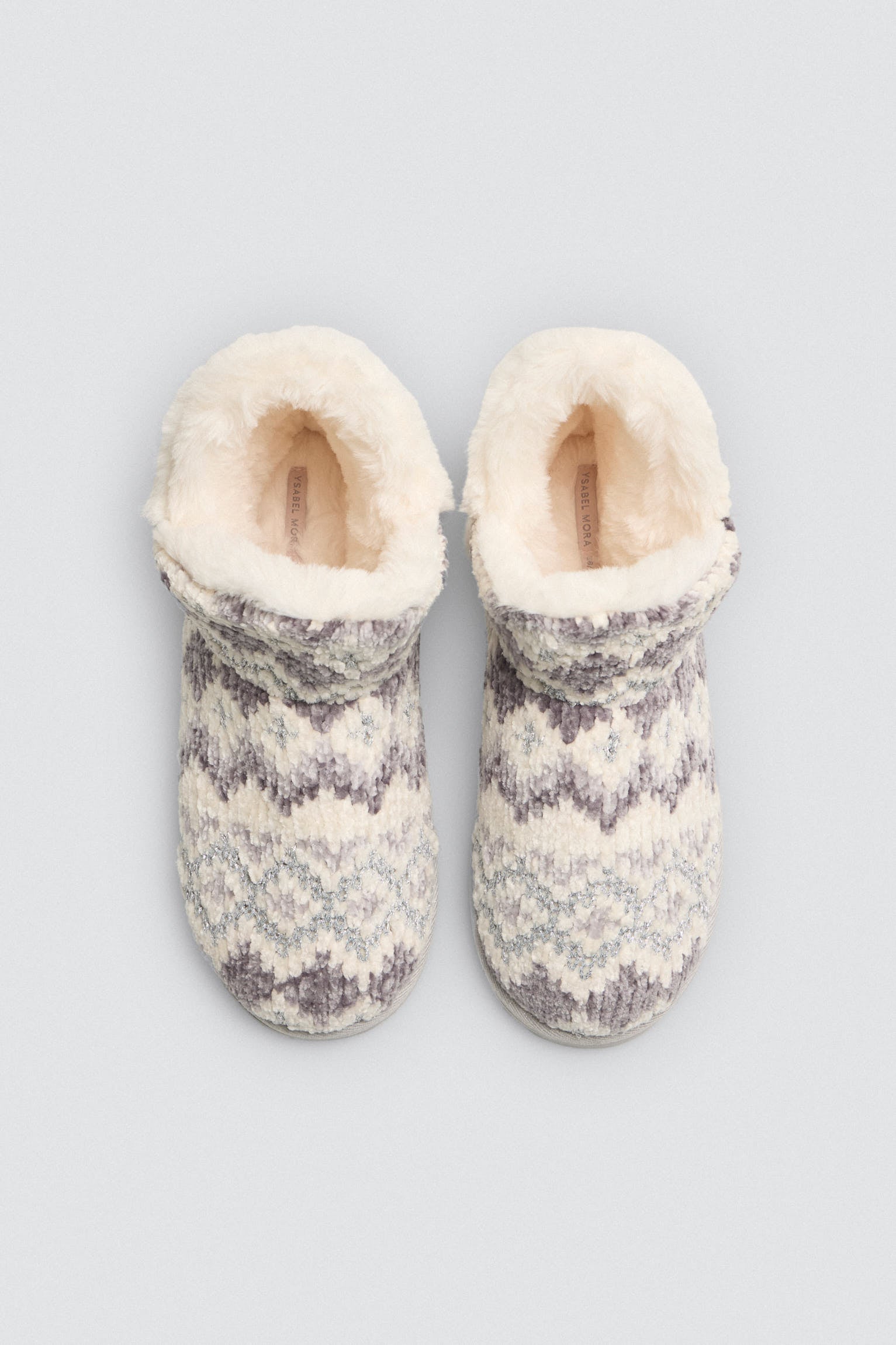 14164-3-botas-de-casa-detalle-pelo-estampado-etnico