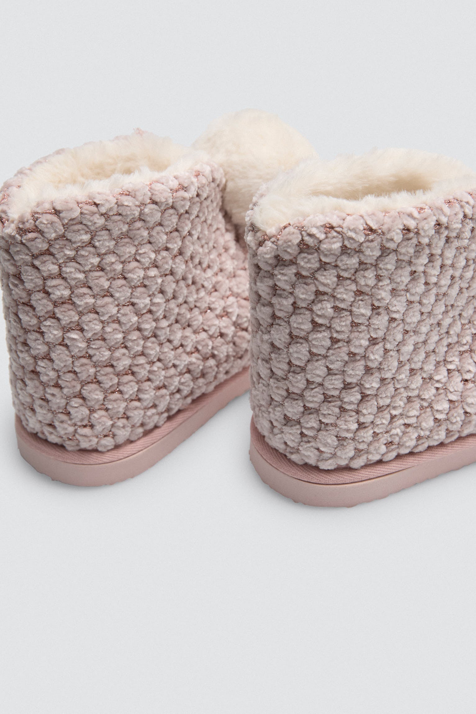 14165-4-botas-de-casa-detalle-pompon