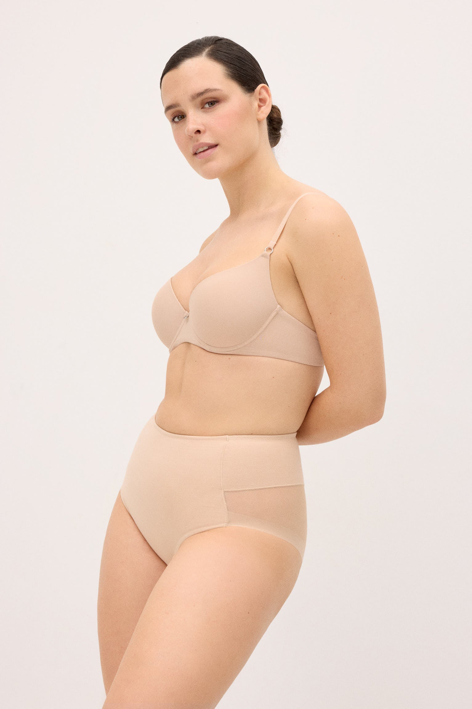 braga-alta-de-control-abdomen-compresion-ligera-nude-ysabel-mora