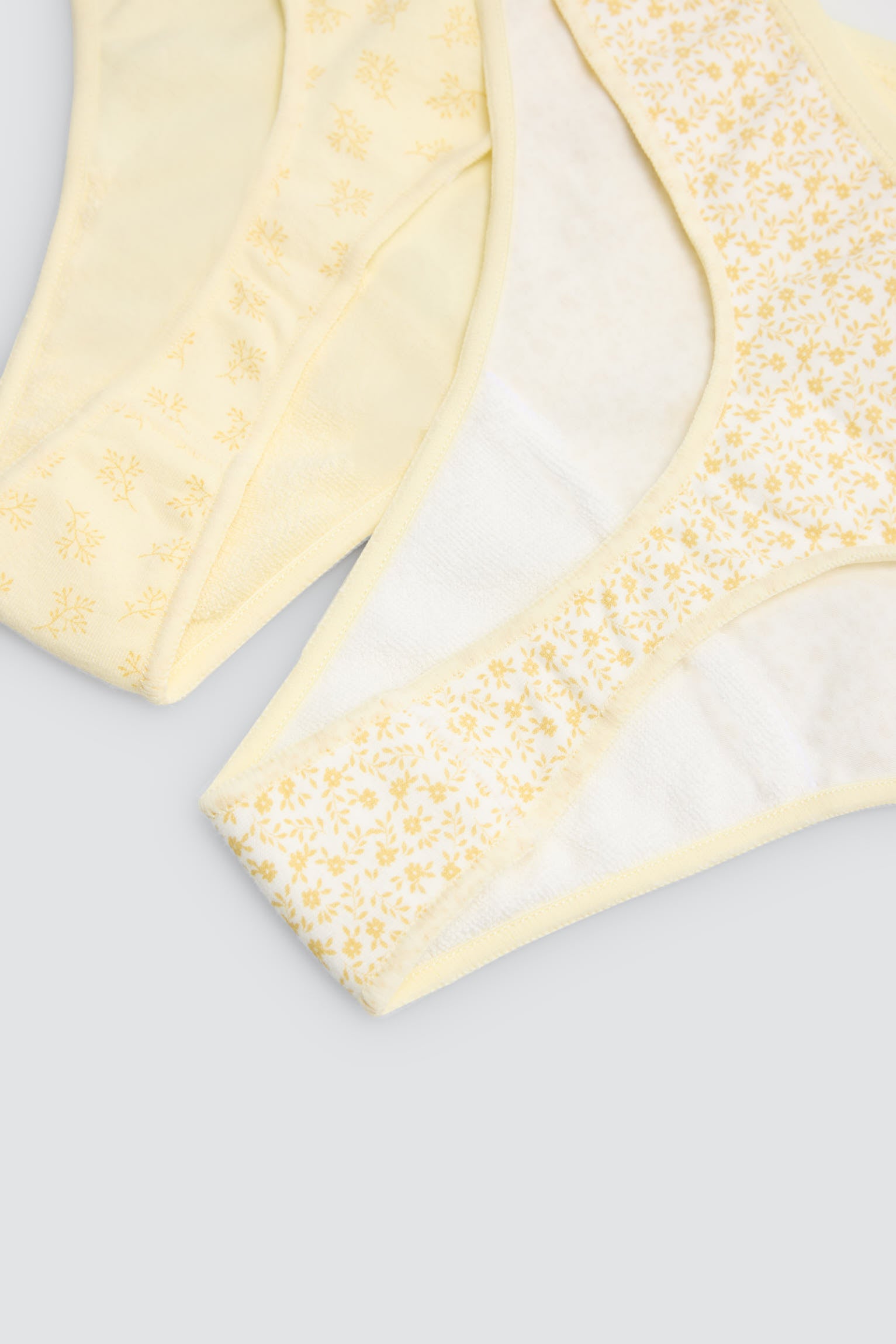 Pack of 6 plain and patterned thongs