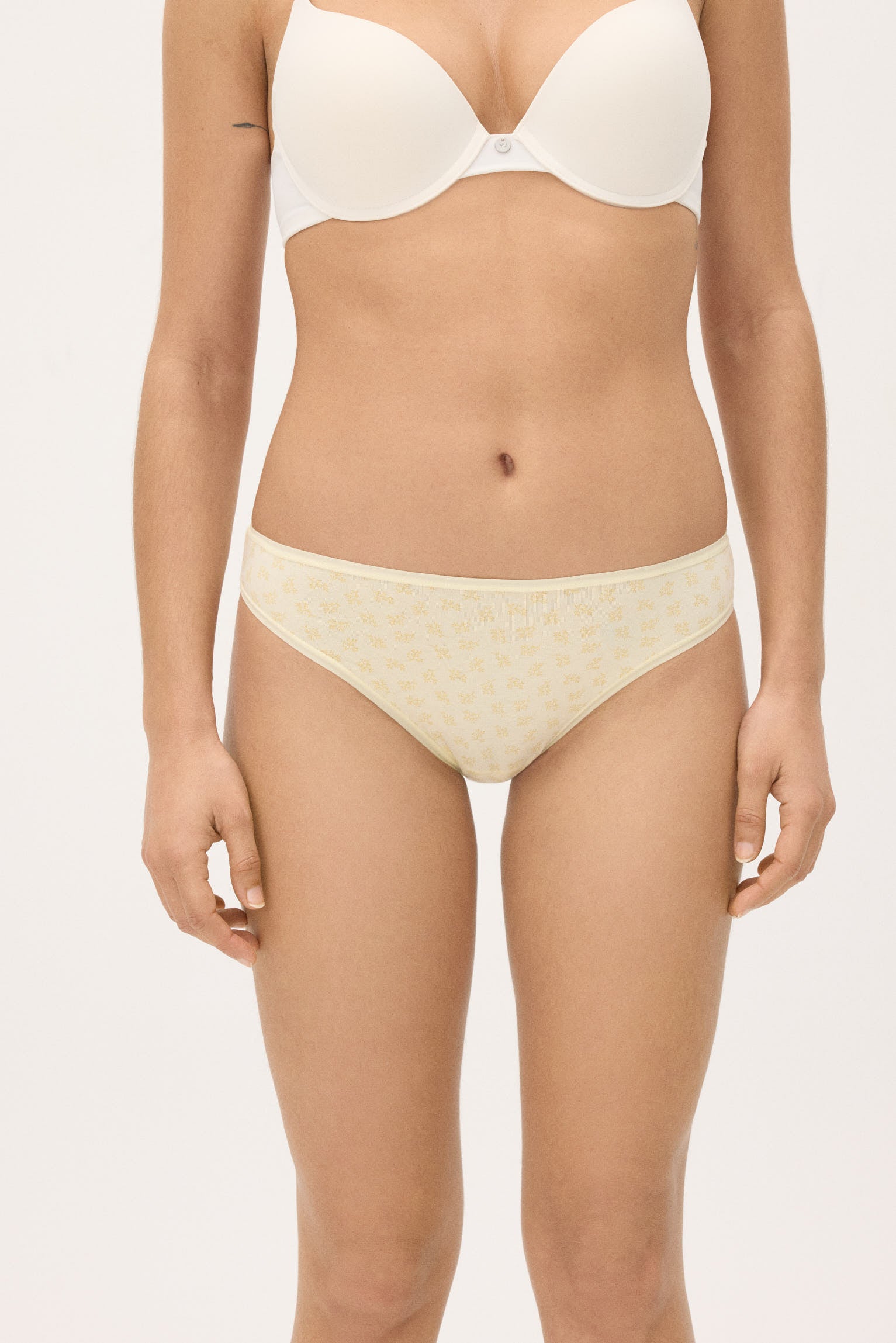 Pack of 6 plain and patterned mini panties