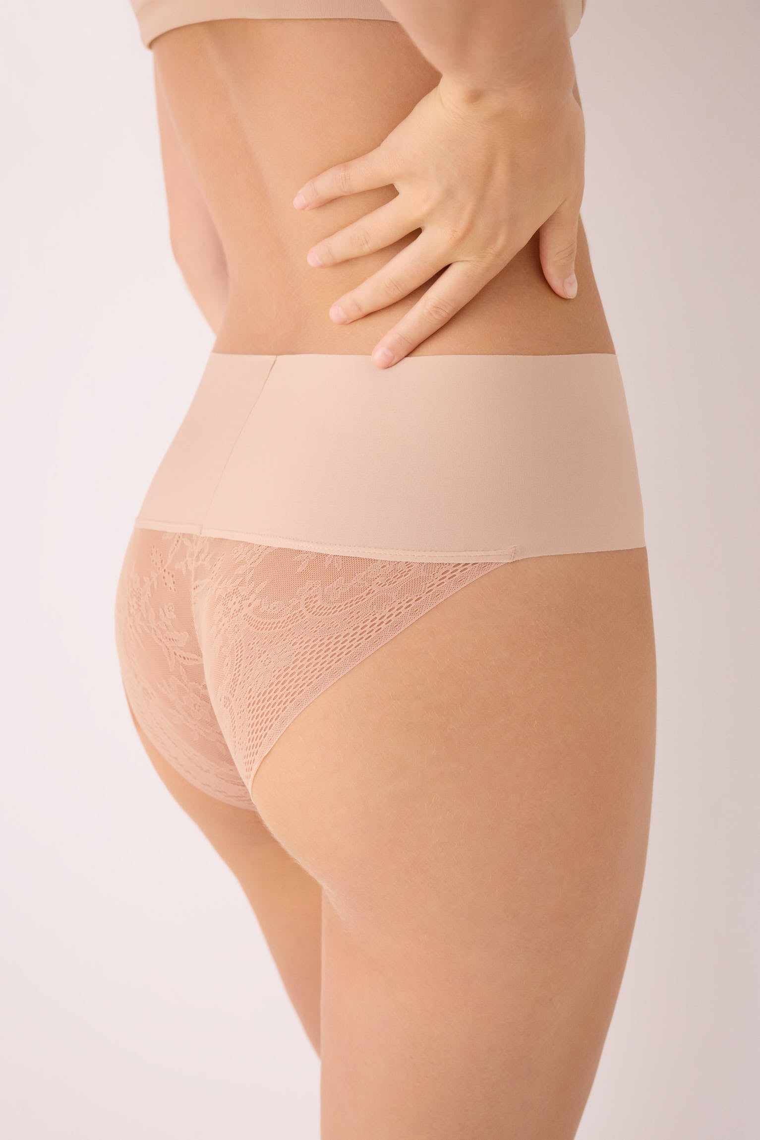 PRE-ORDER Midi briefs laser-cut nude