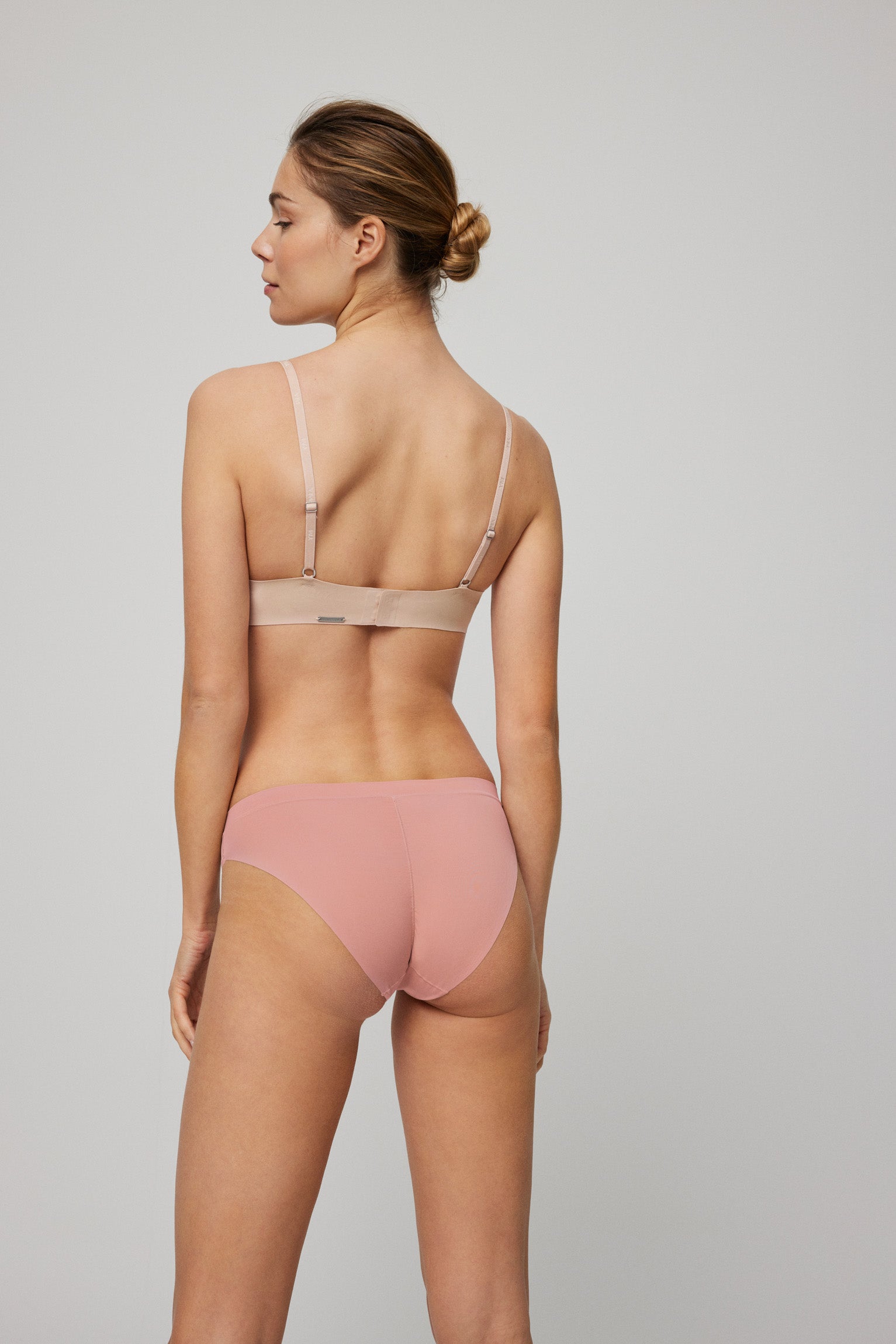 braga-mini-adapt-elastica-con-acabados-invisibles-rosa-ysabel-mora
