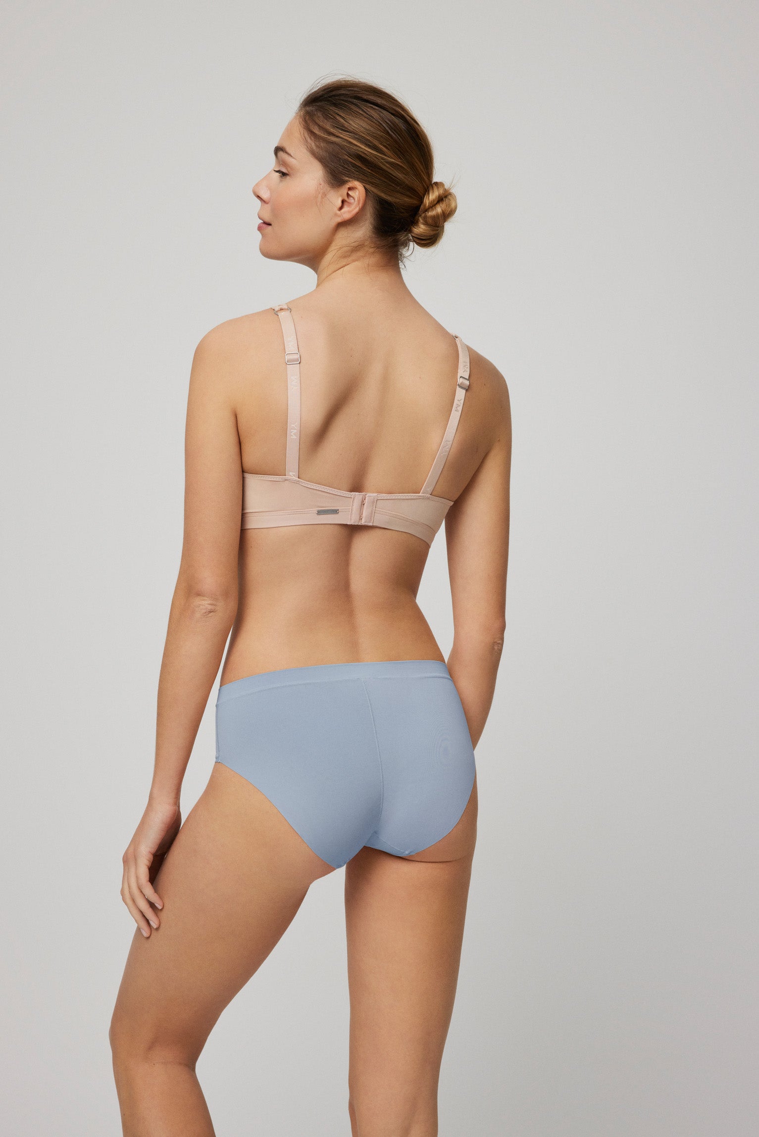 braga-midi-adapt-elastica-con-acabados-invisibles-azul-ysabel-mora