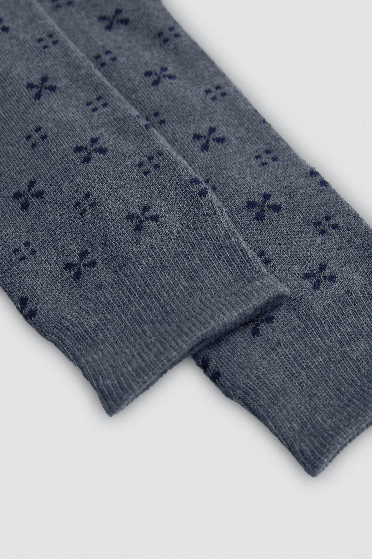 22951-8-pack-4-calcetines-altos-termicos-estampados
