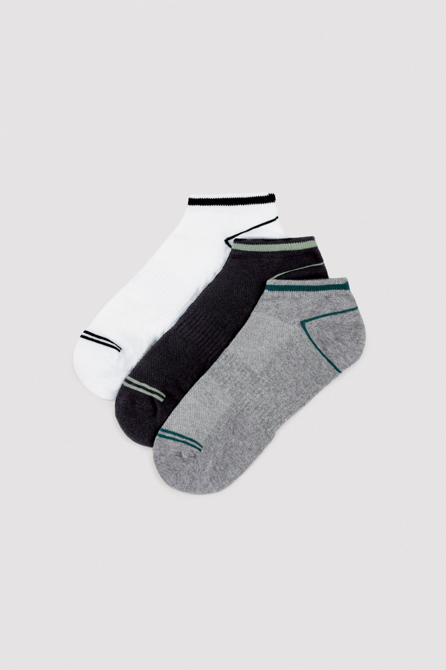 Pack of 3 ankle socks with contrasting stripe detail