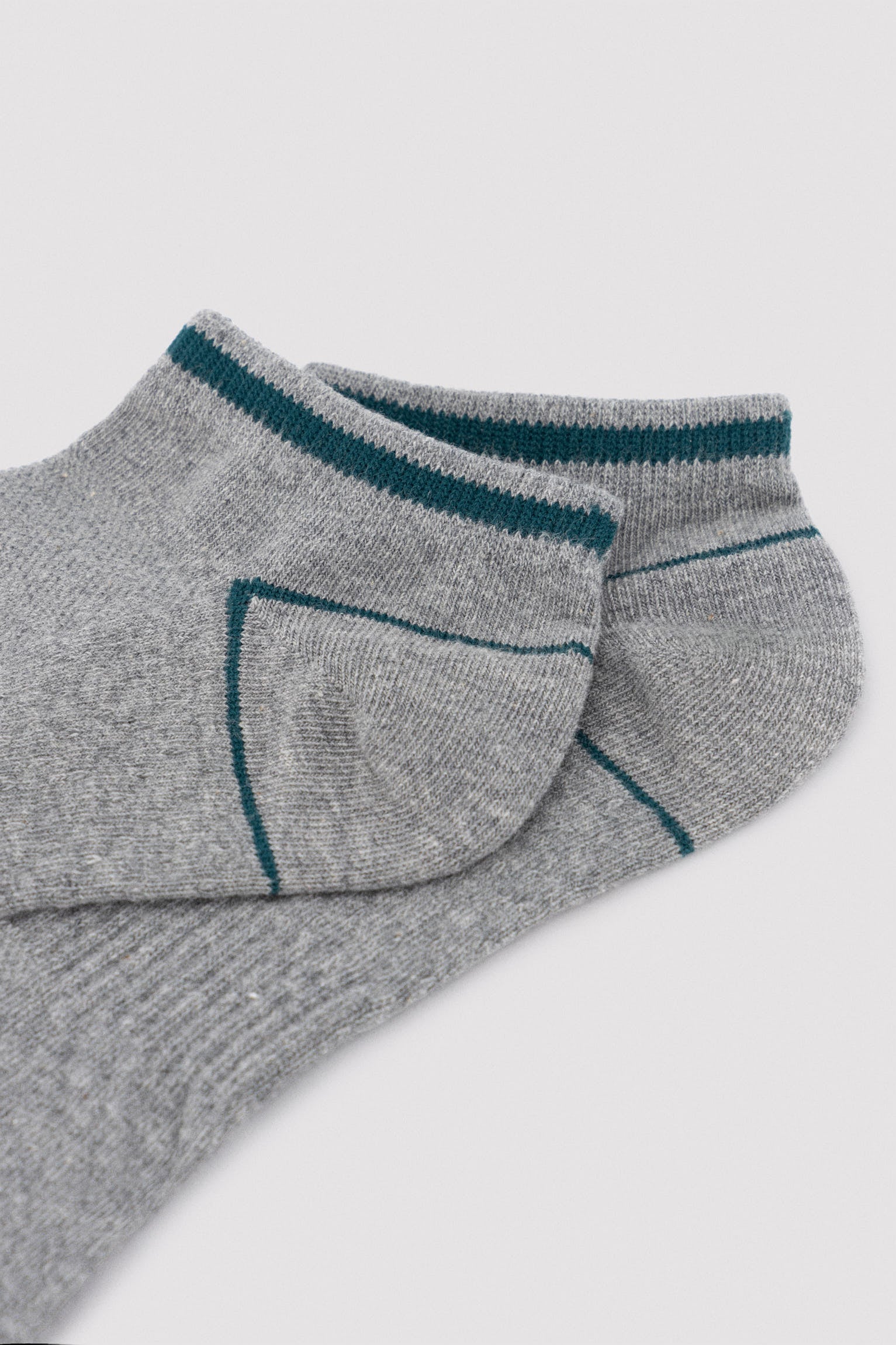 Pack of 3 ankle socks with contrasting stripe detail