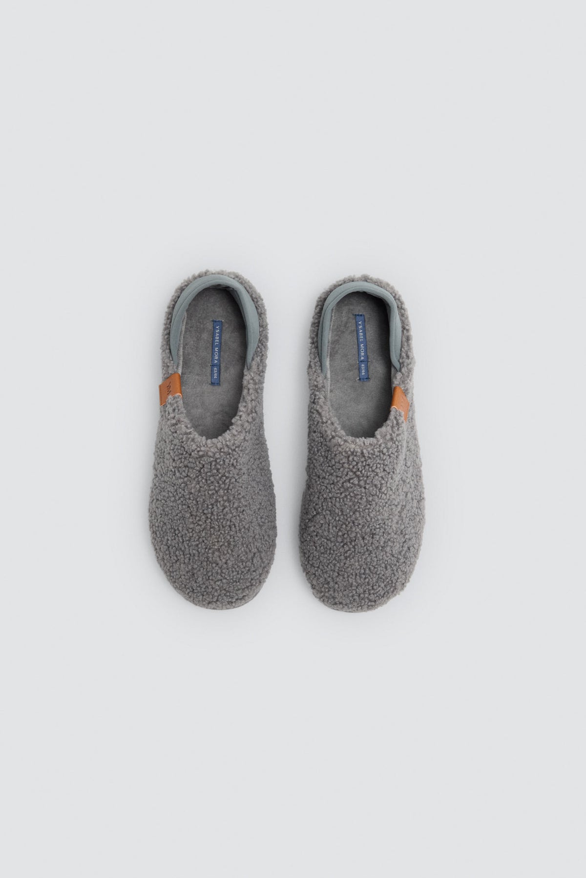 Zapatillas de casa cerradas de borreguito