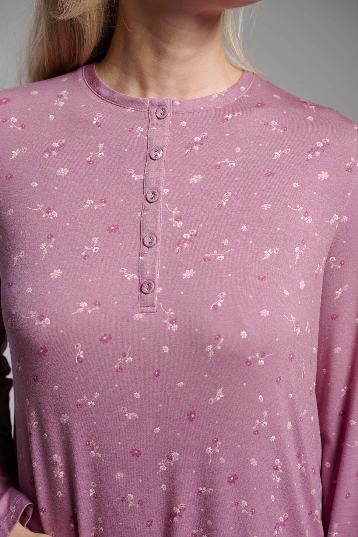 26202-camison-ligero-mujer-pequenas-flores-rosa