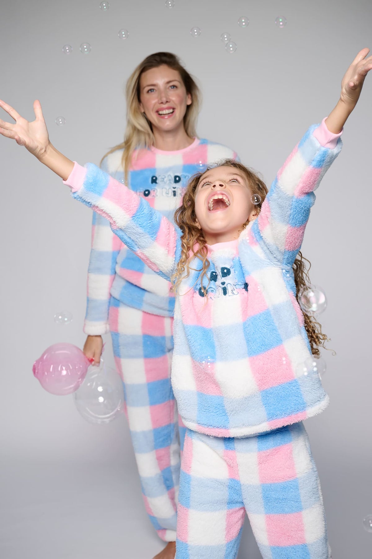 26232-pijama-largo-polar-borreguito-mujer-estampado-cuadros