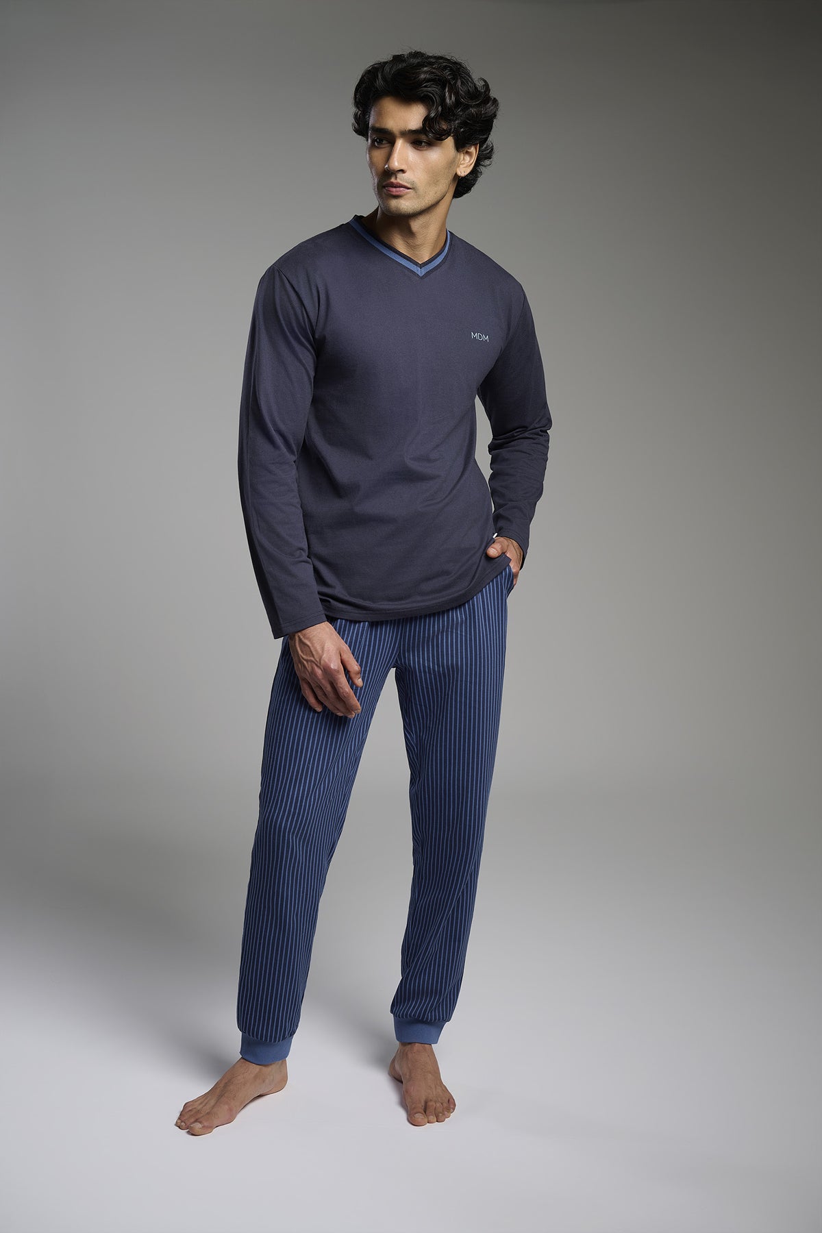 Men's long cotton V-neck vertical-stripe pyjamas