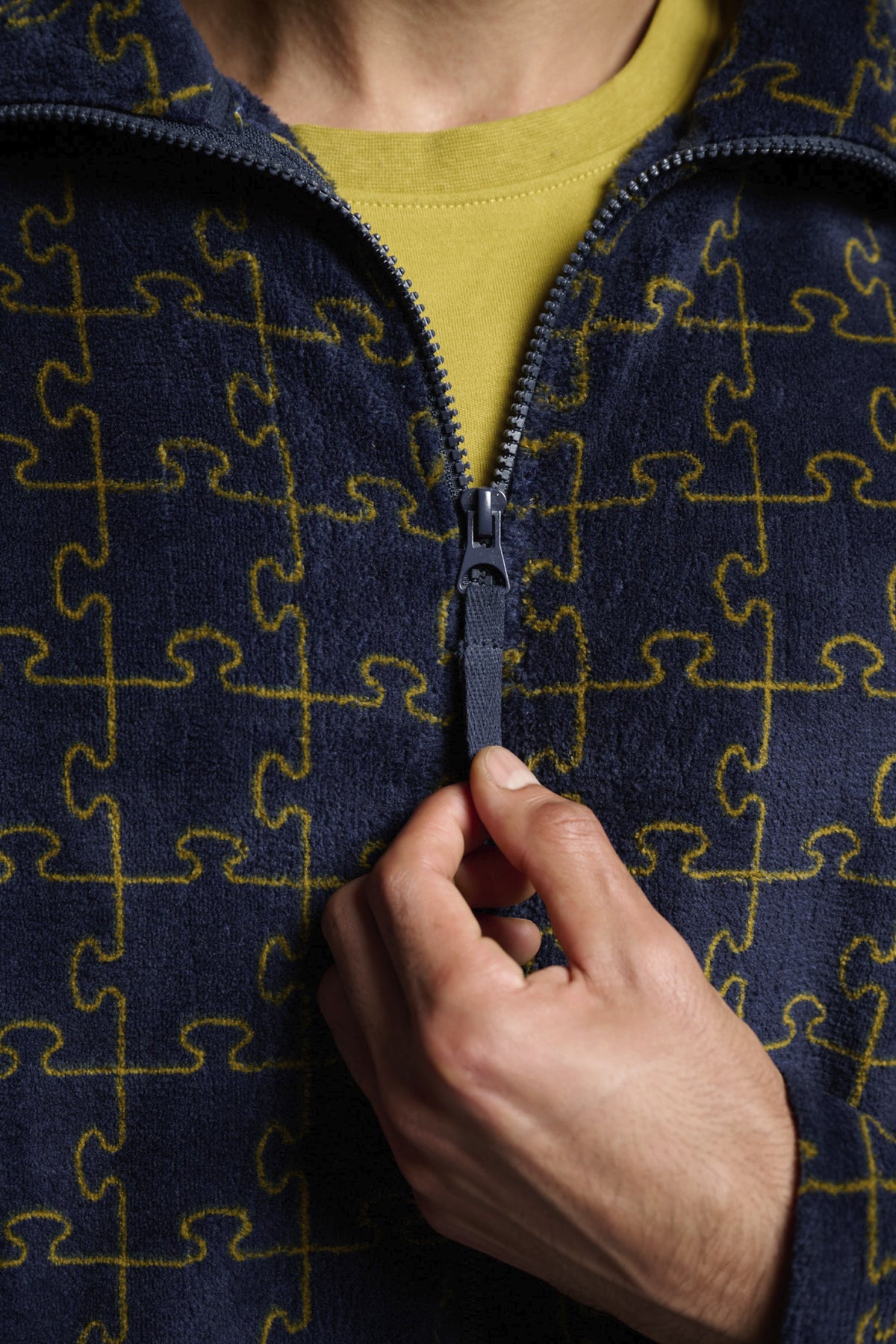 Men's short puzzle-print coral fleece robe