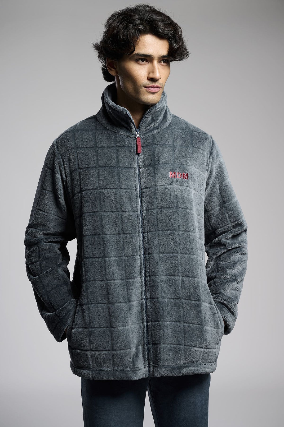 Men's short grey embossed-check coral fleece robe