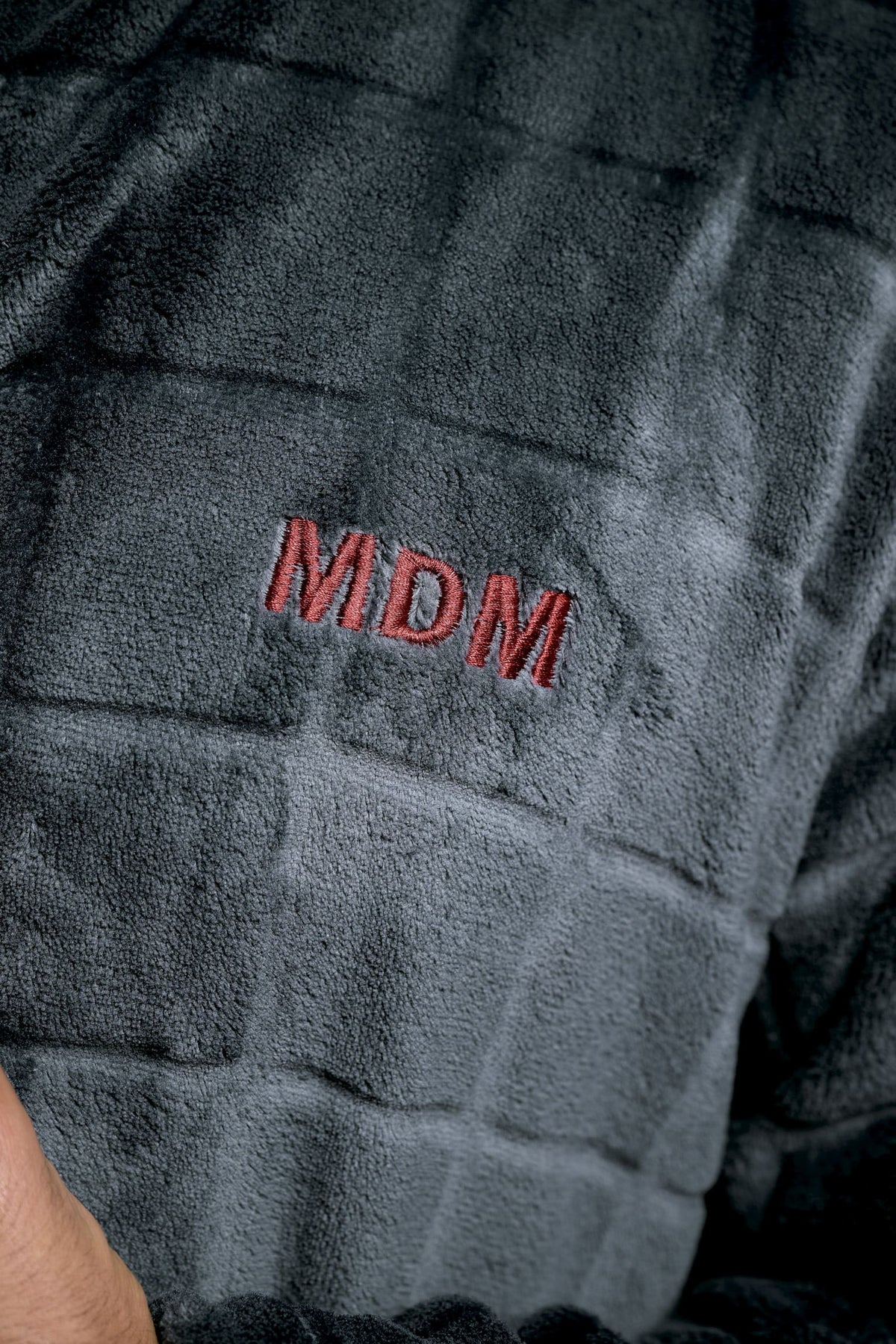 Men's long grey embossed-check coral fleece robe