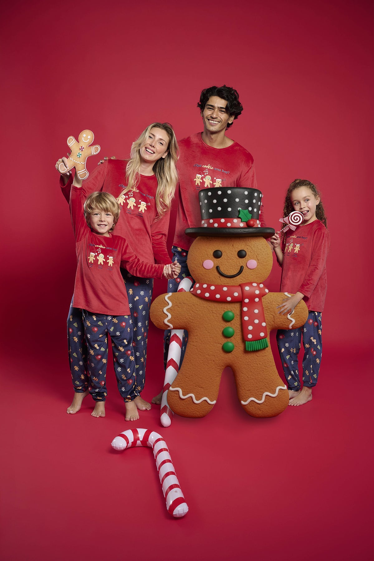 Men's long velvet Christmas gingerbread-print pyjamas