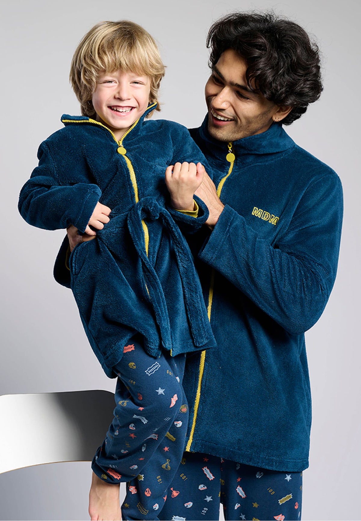 Boys' coral fleece robe with contrast zip