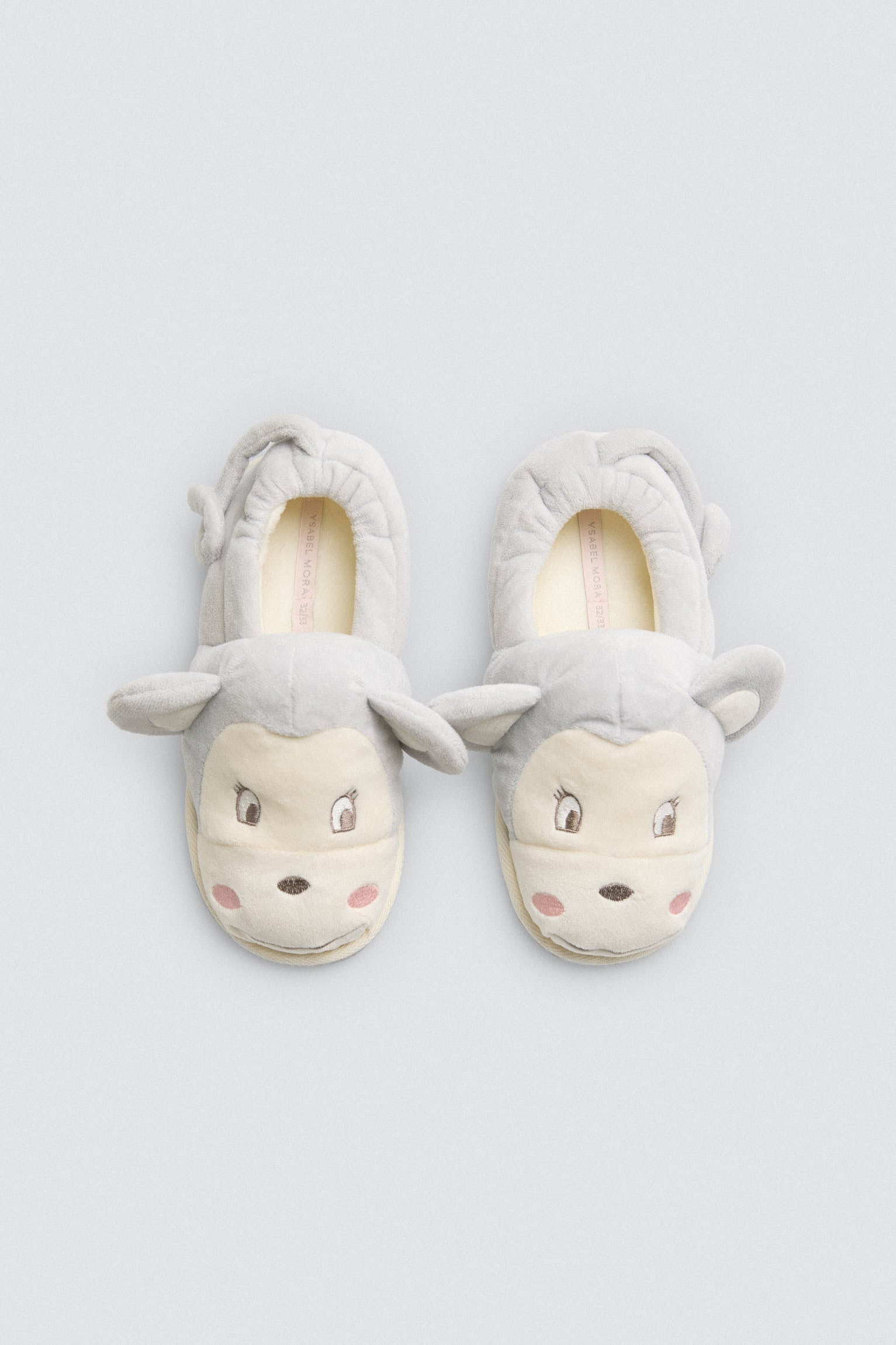 34038-3-zapatillas-de-casa-infantiles-mono-y-orejas-3d