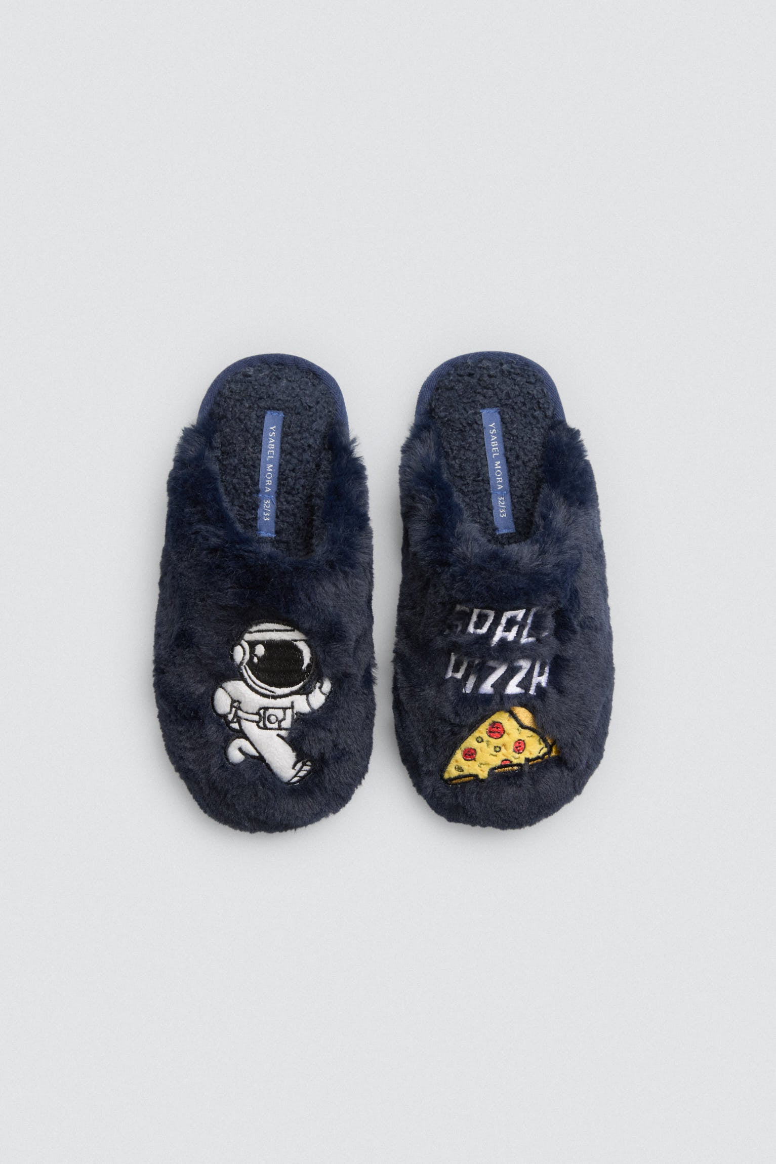 44042-3-zapatillas-de-casa-pelo-astronauta-y-pizza