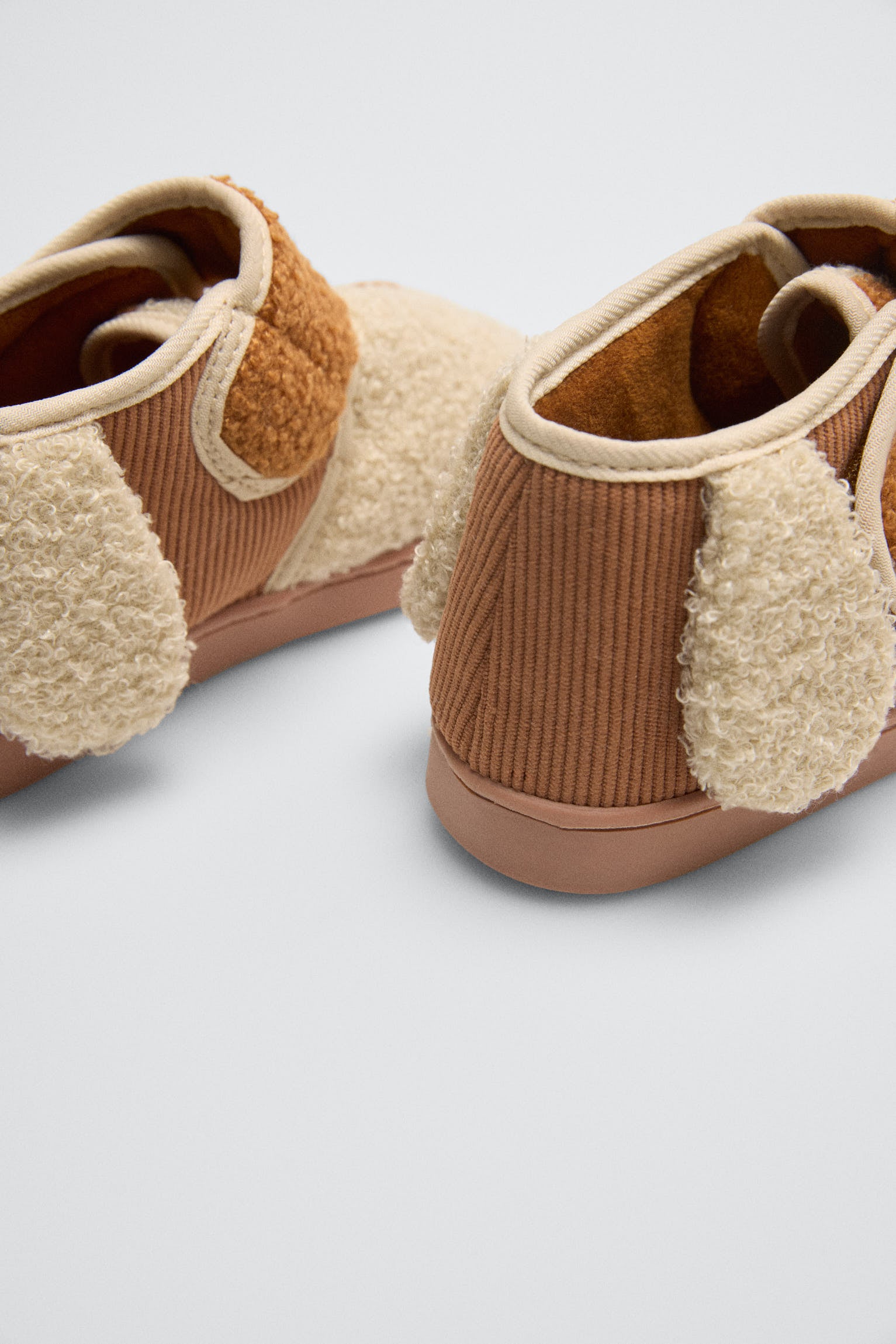 44045-4-zapatillas-de-casa-infantiles-perro-con-detalles-3d