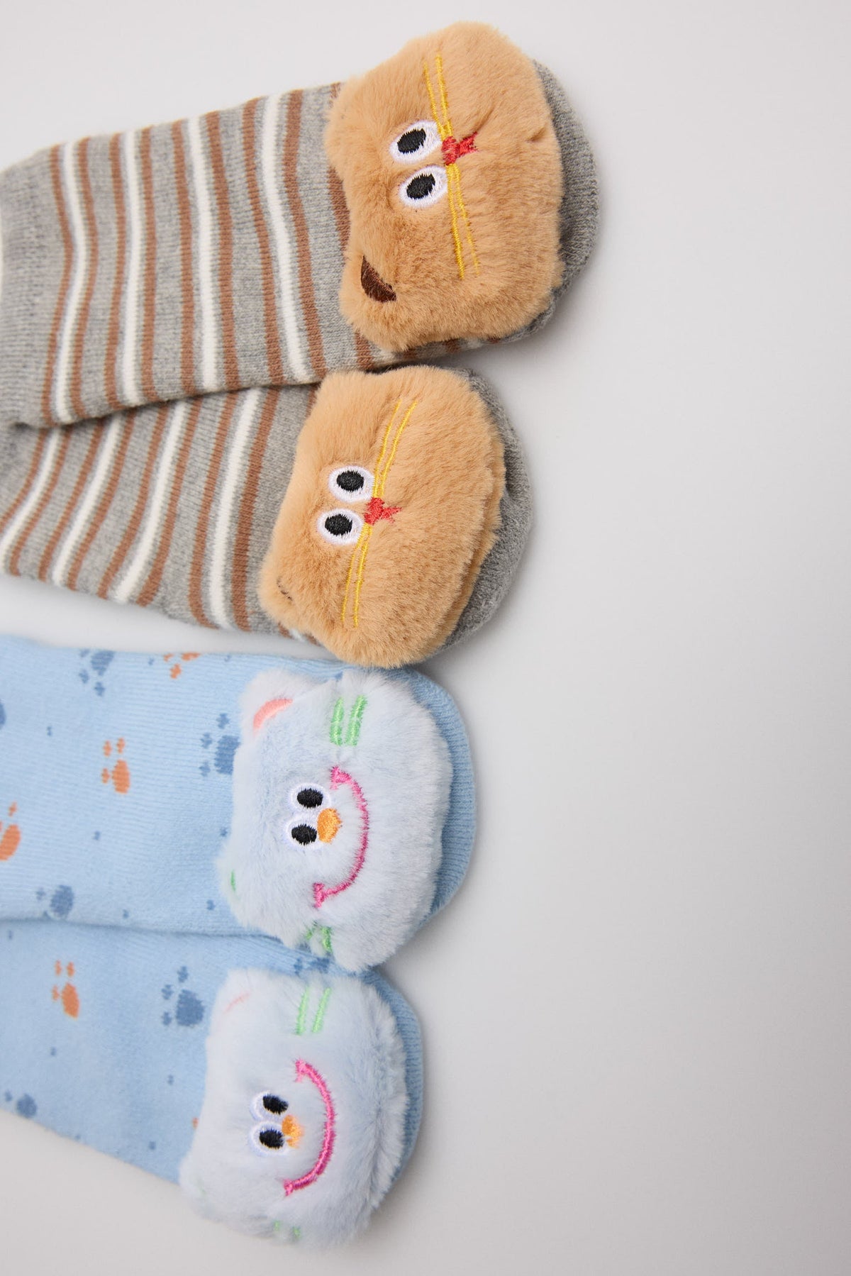 Pack of 2 baby sensory thermal non-slip socks with kittens