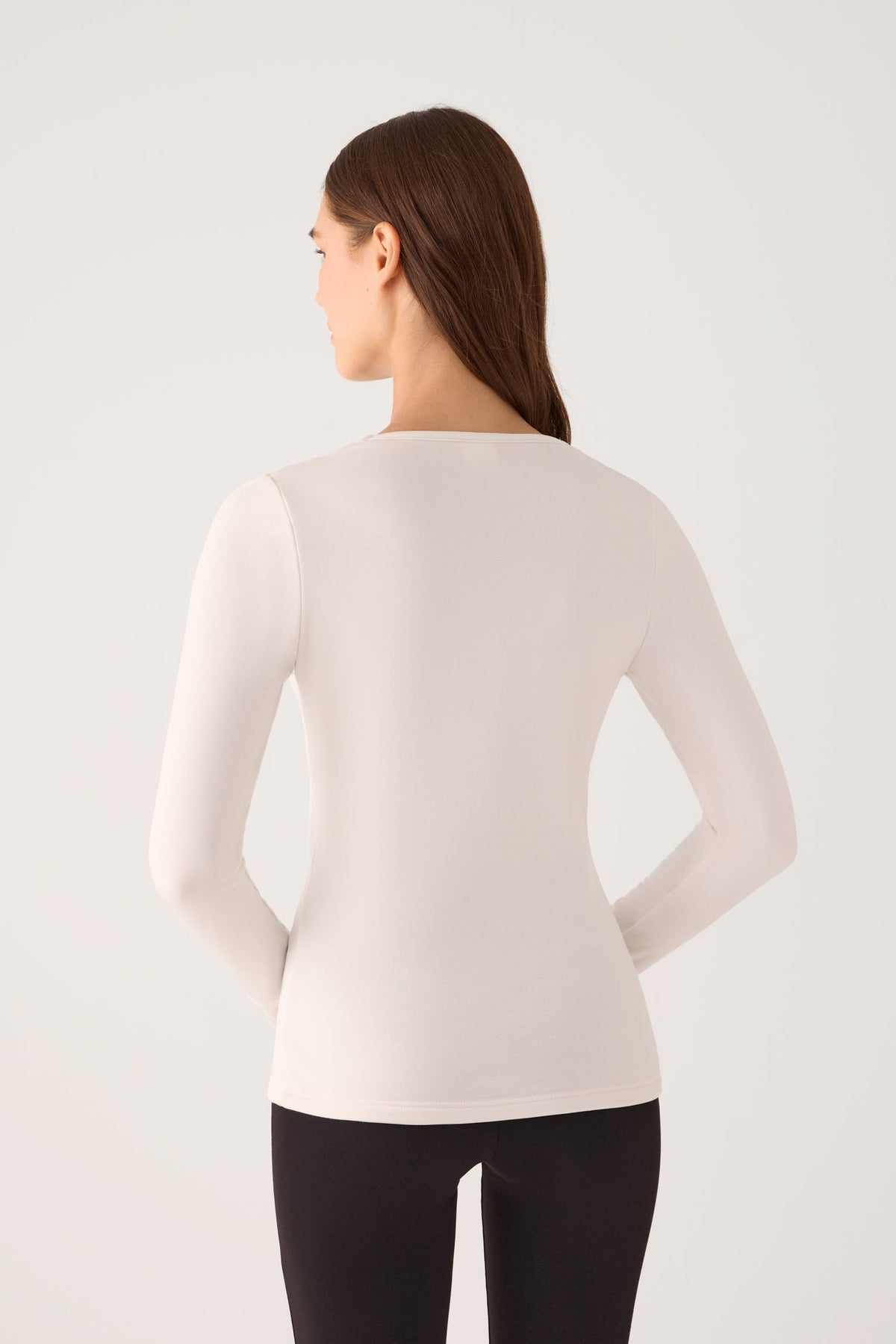 THERMAL Women's long-sleeved t-shirt with lace at the neckline and cuffs, ivory
