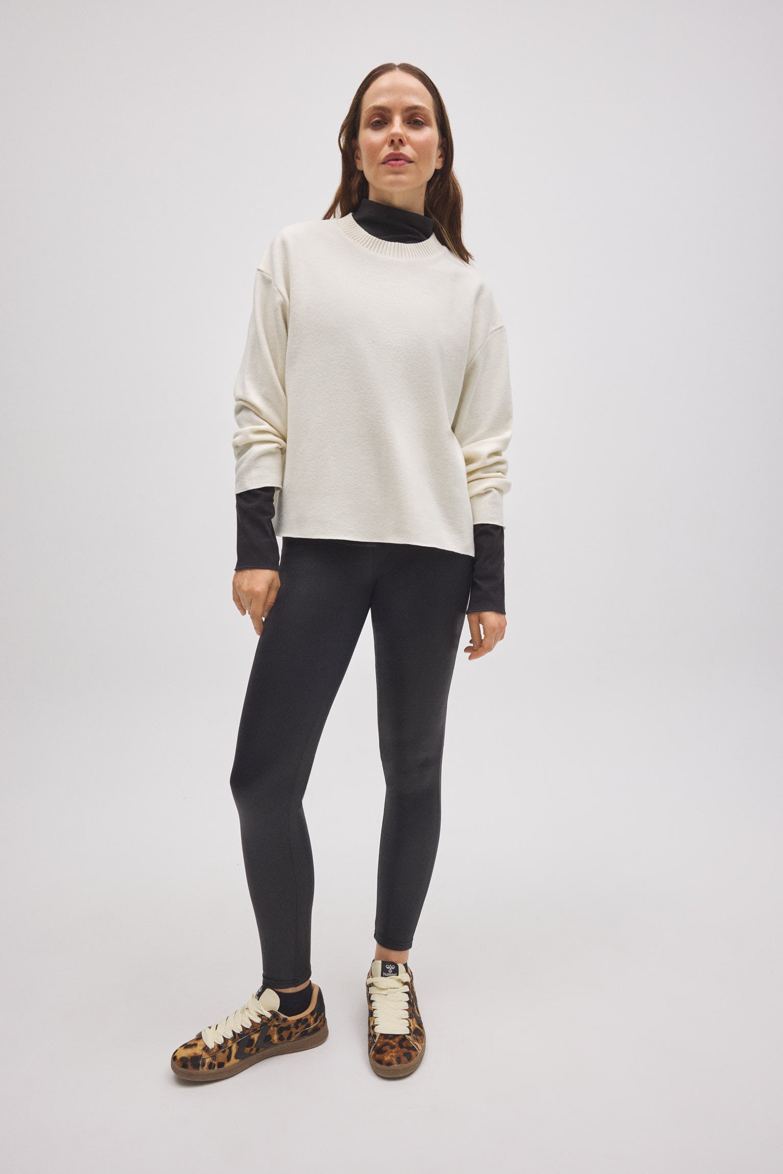 70442-1-pantalon-termico-elastico-efecto-piel-skinny-negro-ysabel-mora