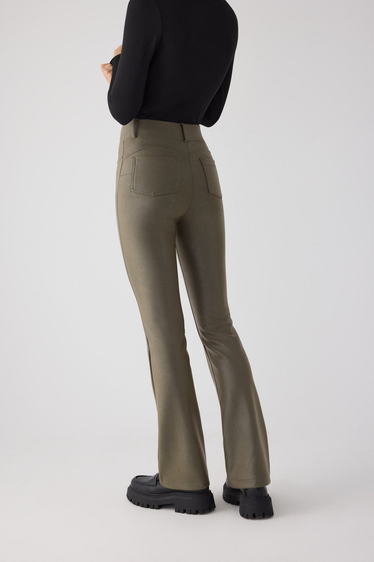 70467-olive-green-leggings-mujer-termico-acampanados-efecto-push-up-verde-oliva