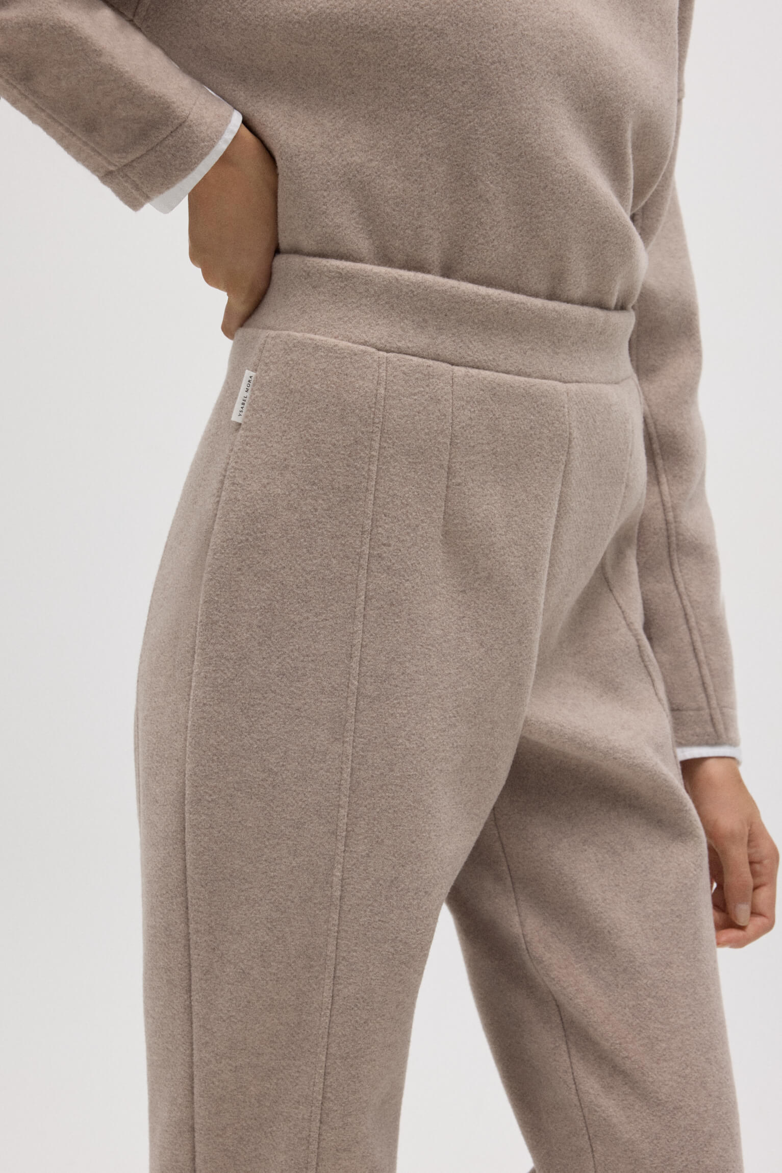 70665-4-pantalon-calido-slim-fit-con-estructura-marron