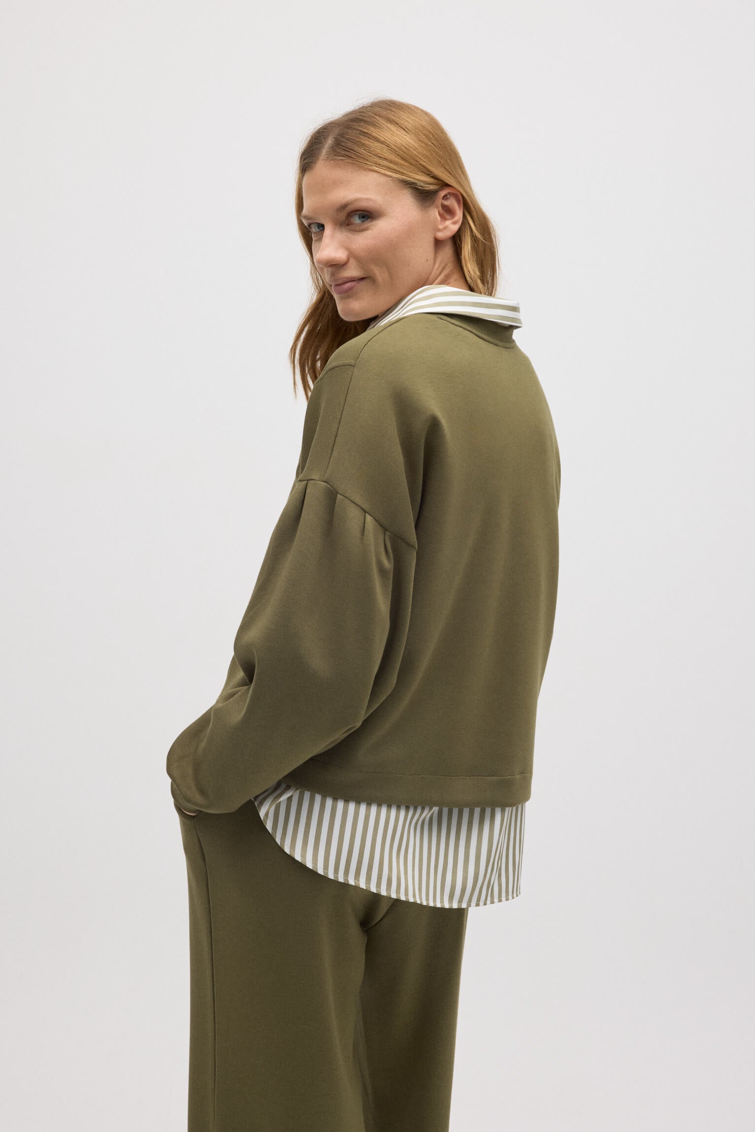 70673-3-sudadera-mangas-abullonadas-fluida-verde